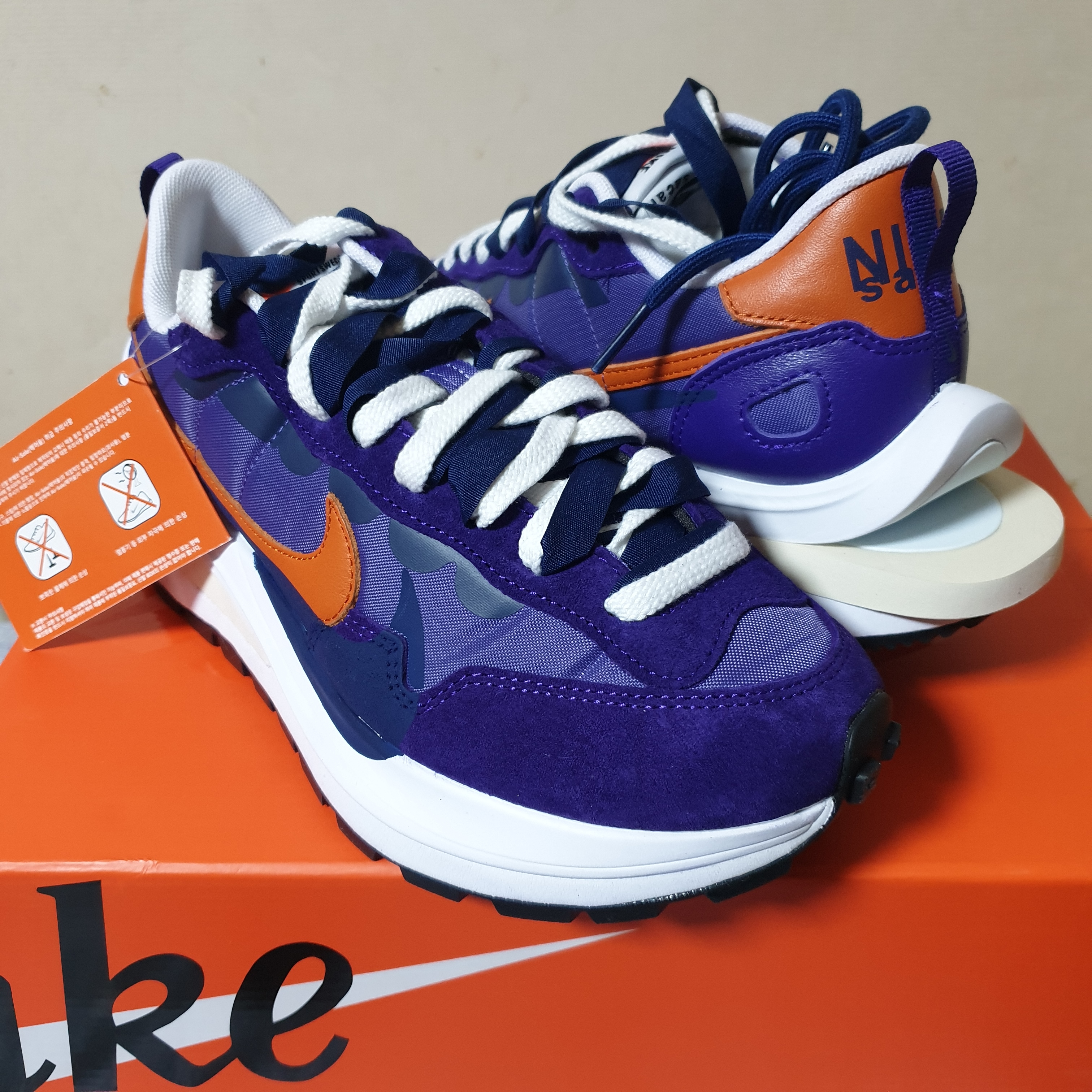 Nike x Sacai VaporWaffle Dark Iris 착용 스타일