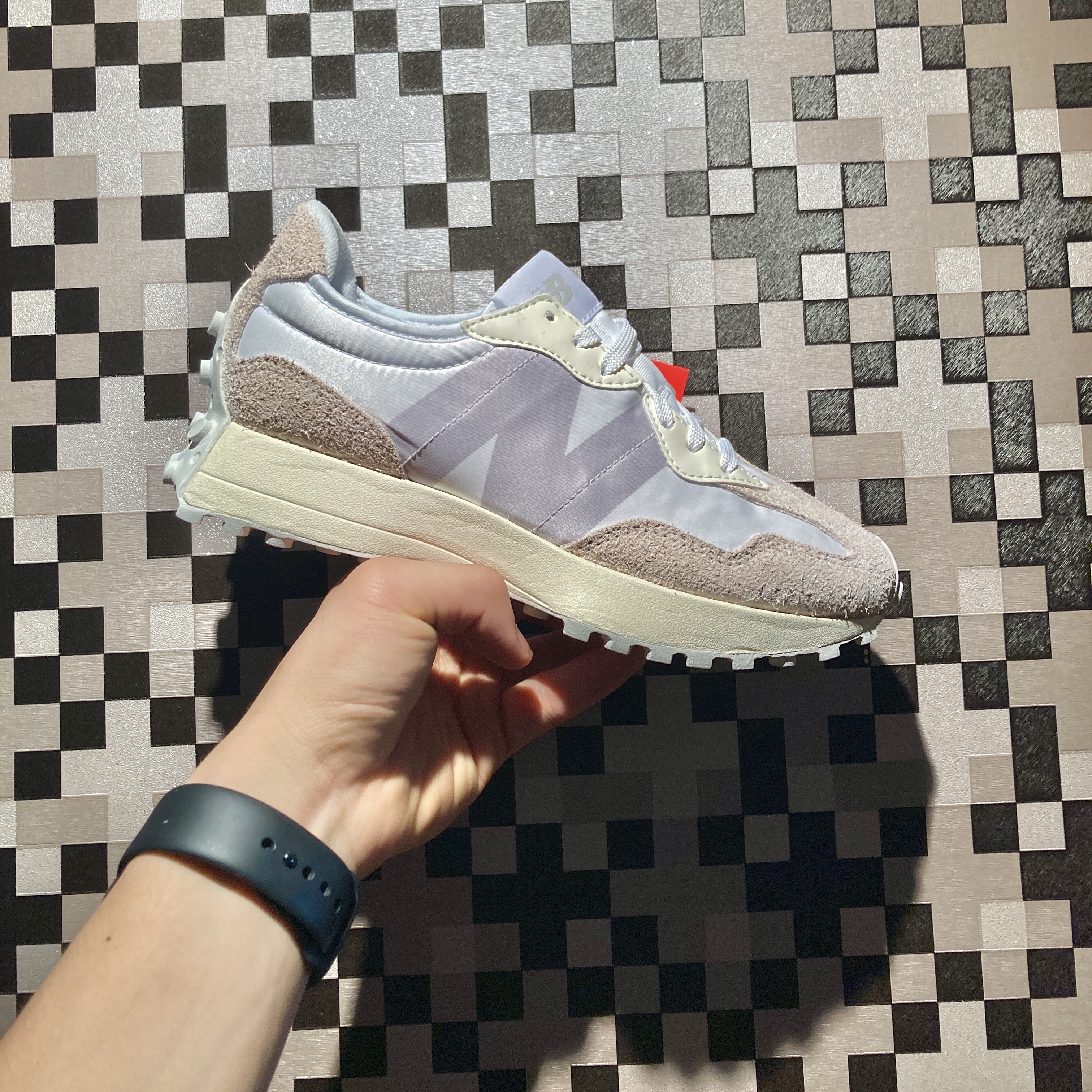 (W) New Balance 327 White Moonbeam 착용 스타일 - 1