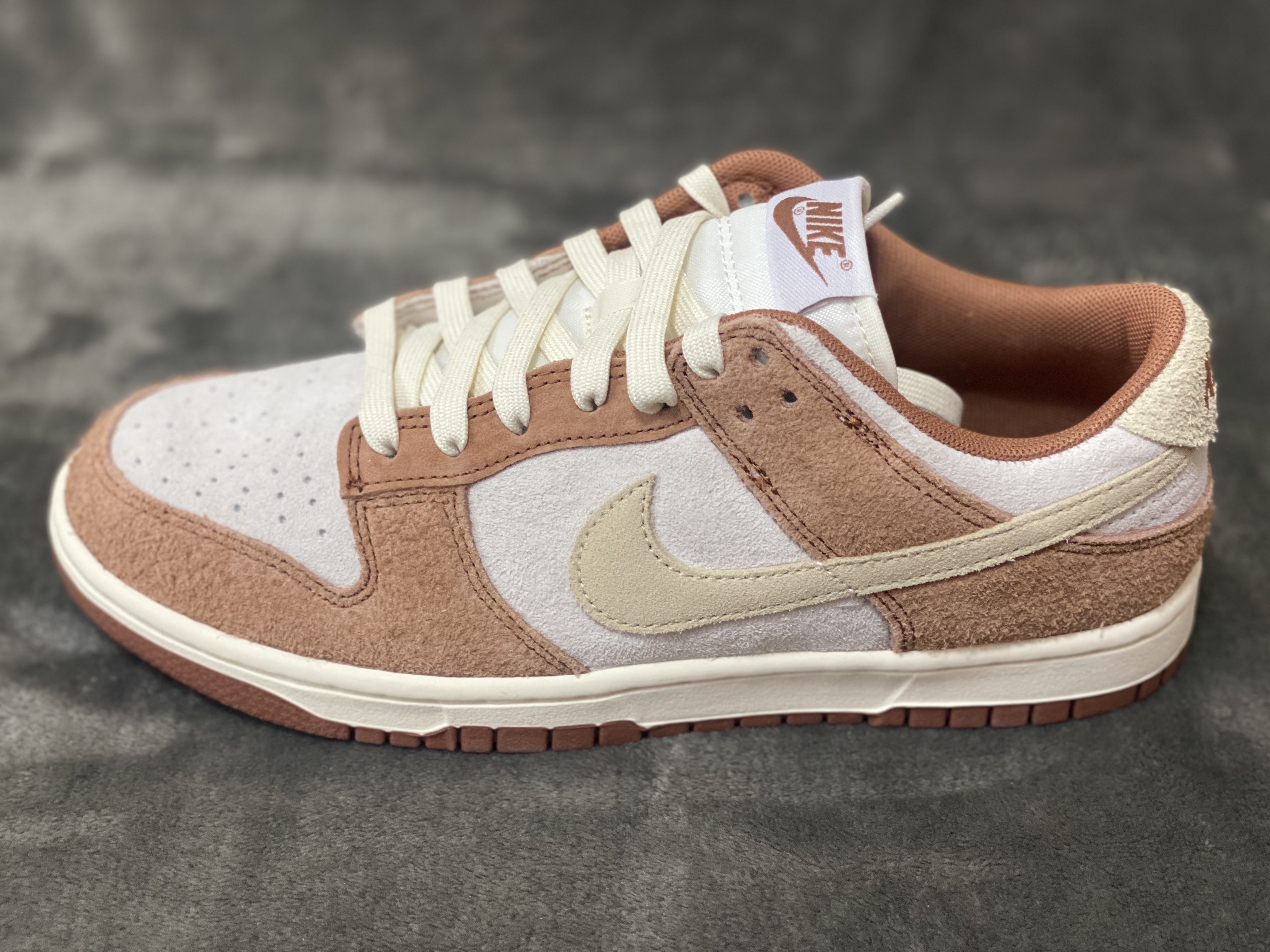 Nike Dunk Low Pro Premium Medium Curry 착용 스타일