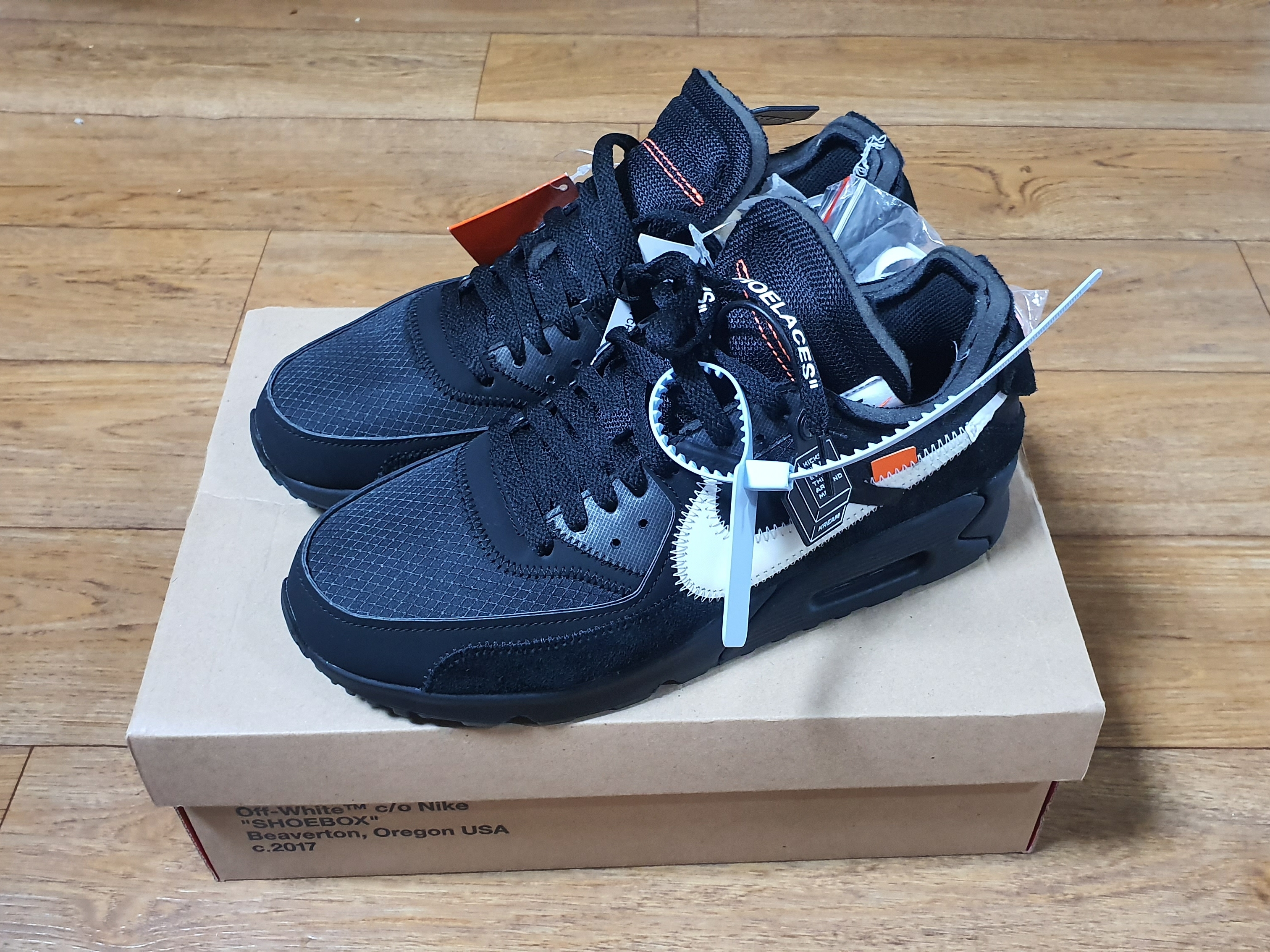 Nike x Off-White Air Max 90 V2 Black White 착용 스타일