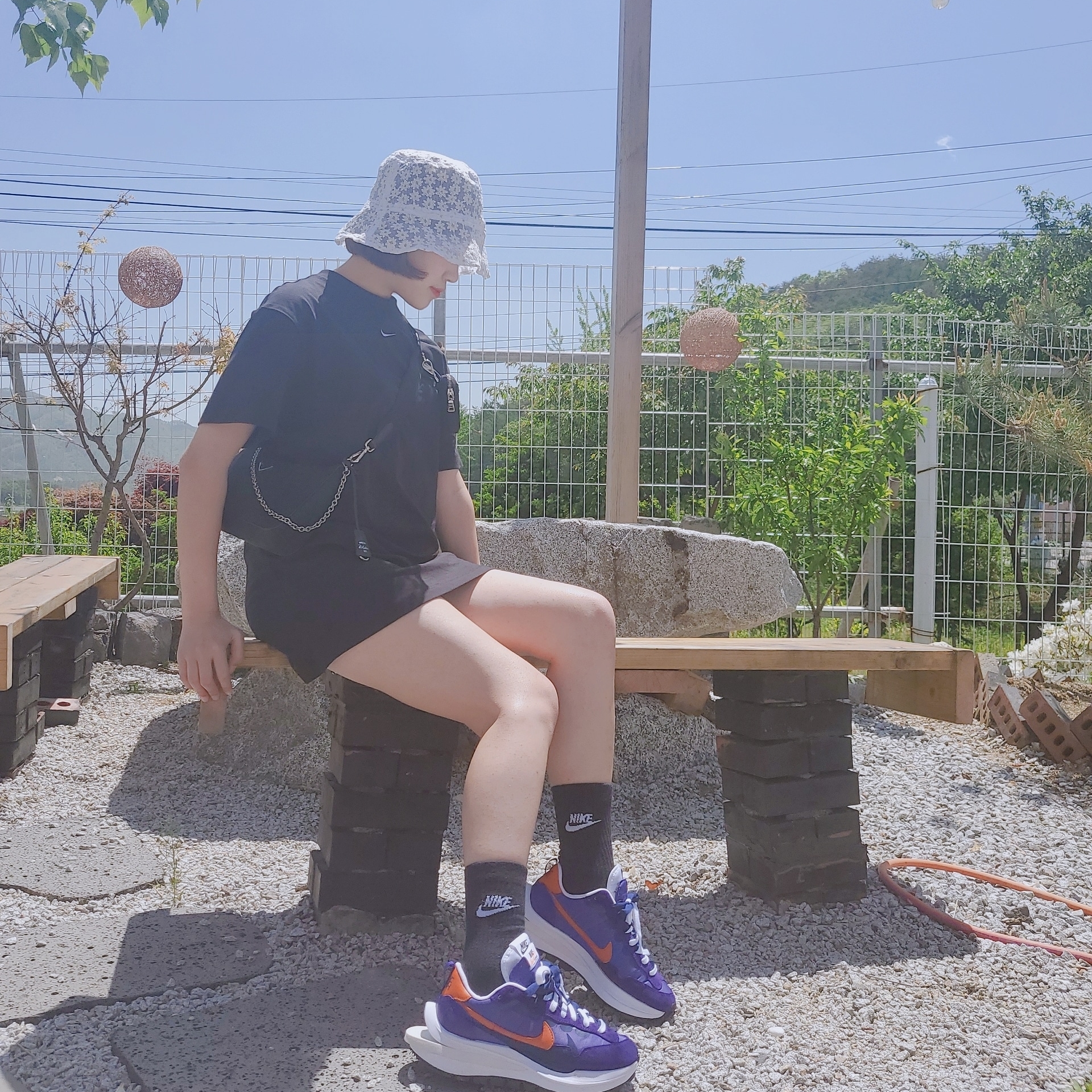 Nike x Sacai VaporWaffle Dark Iris 착용 스타일