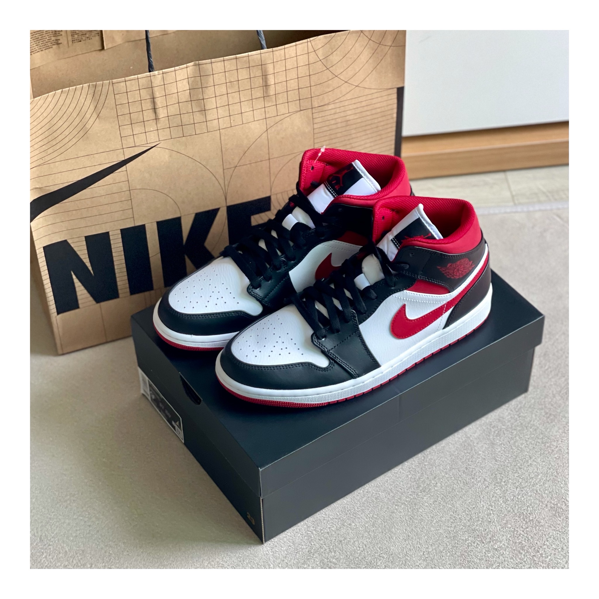 Jordan 1 Mid Gym Red Black White 착용 스타일