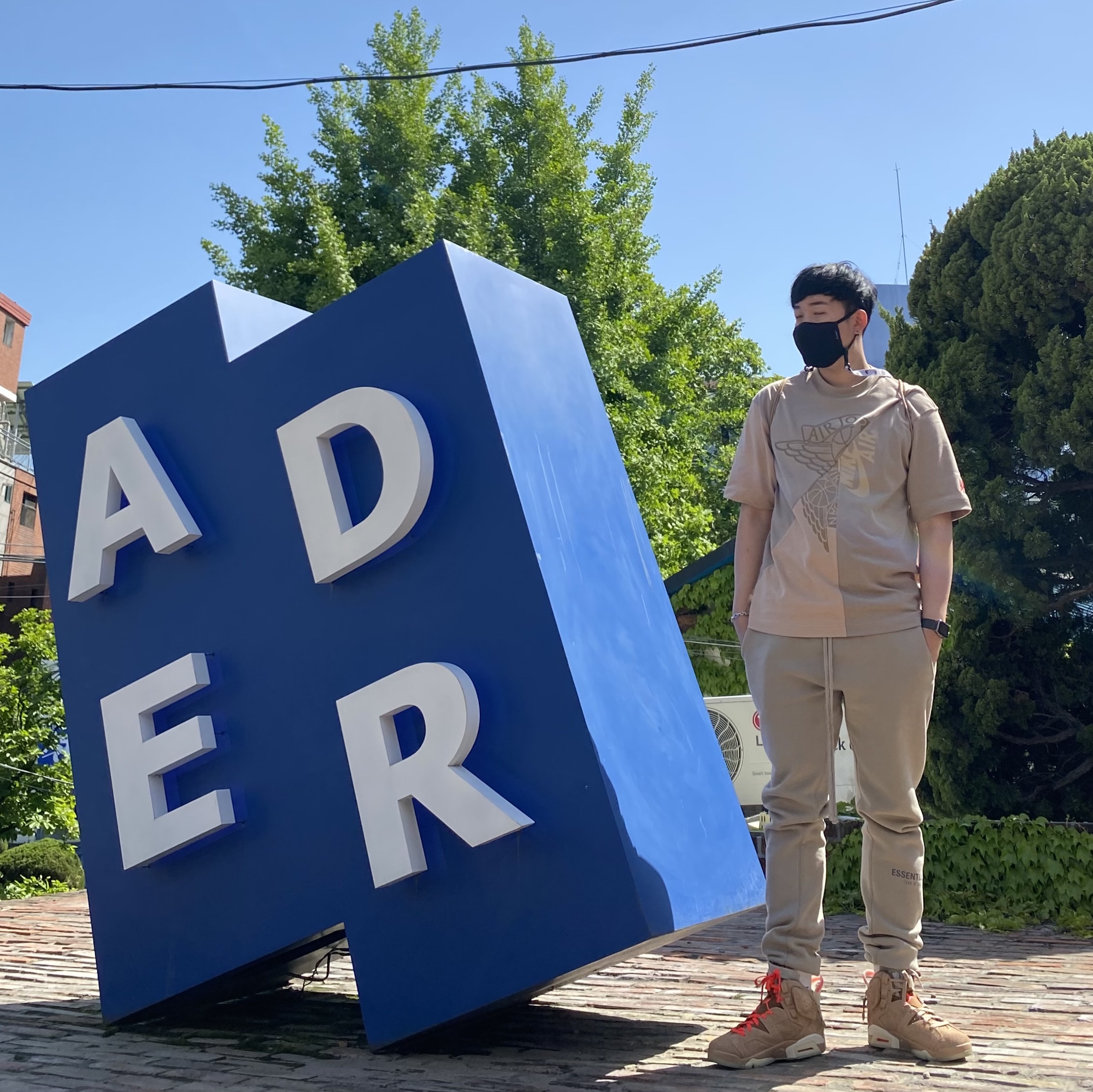 Jordan 6 x Travis Scott Retro SP British Khaki, Jordan x Travis Scott S/S Top - Asia 착용 스타일 - 1