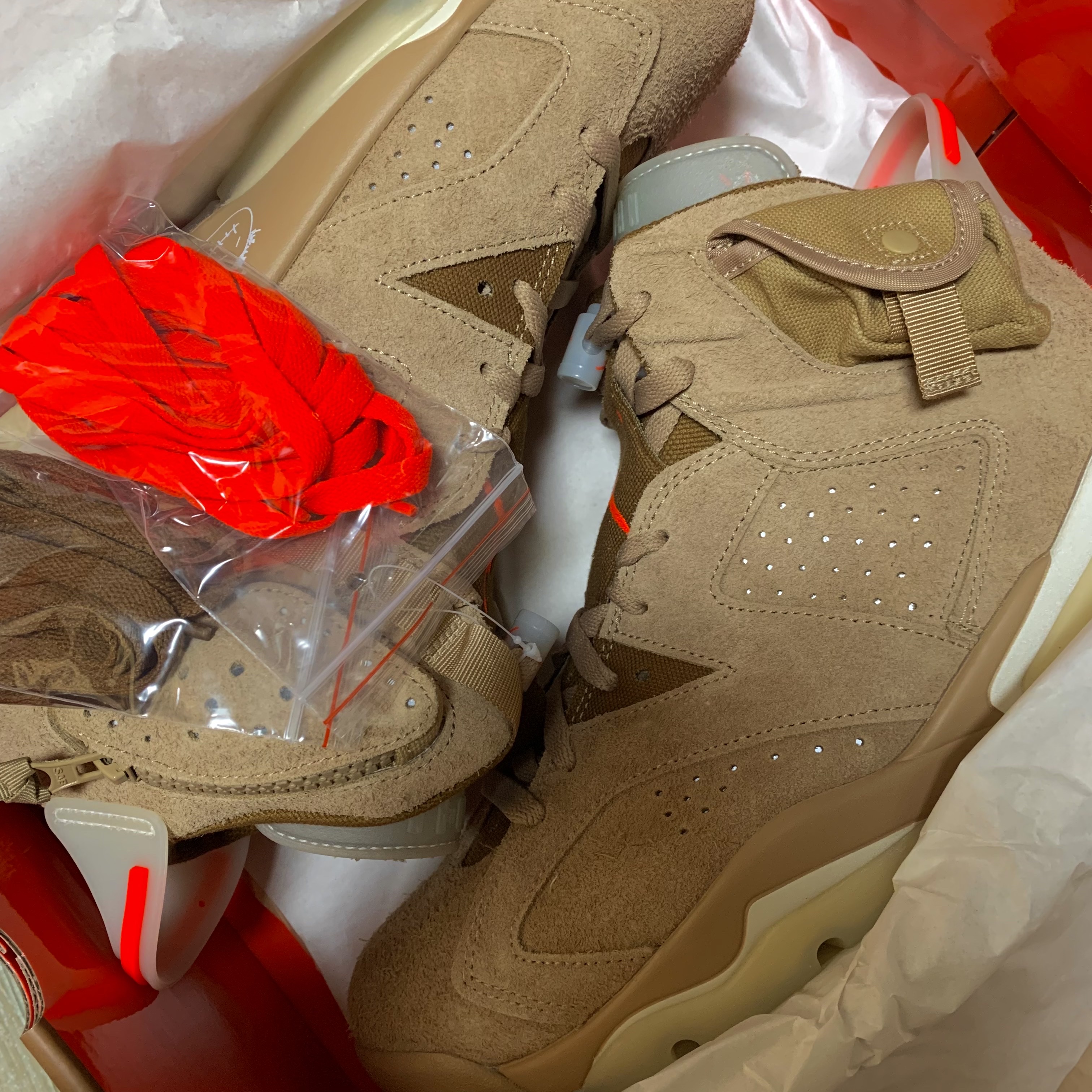 Jordan 6 x Travis Scott Retro SP British Khaki 착용 스타일