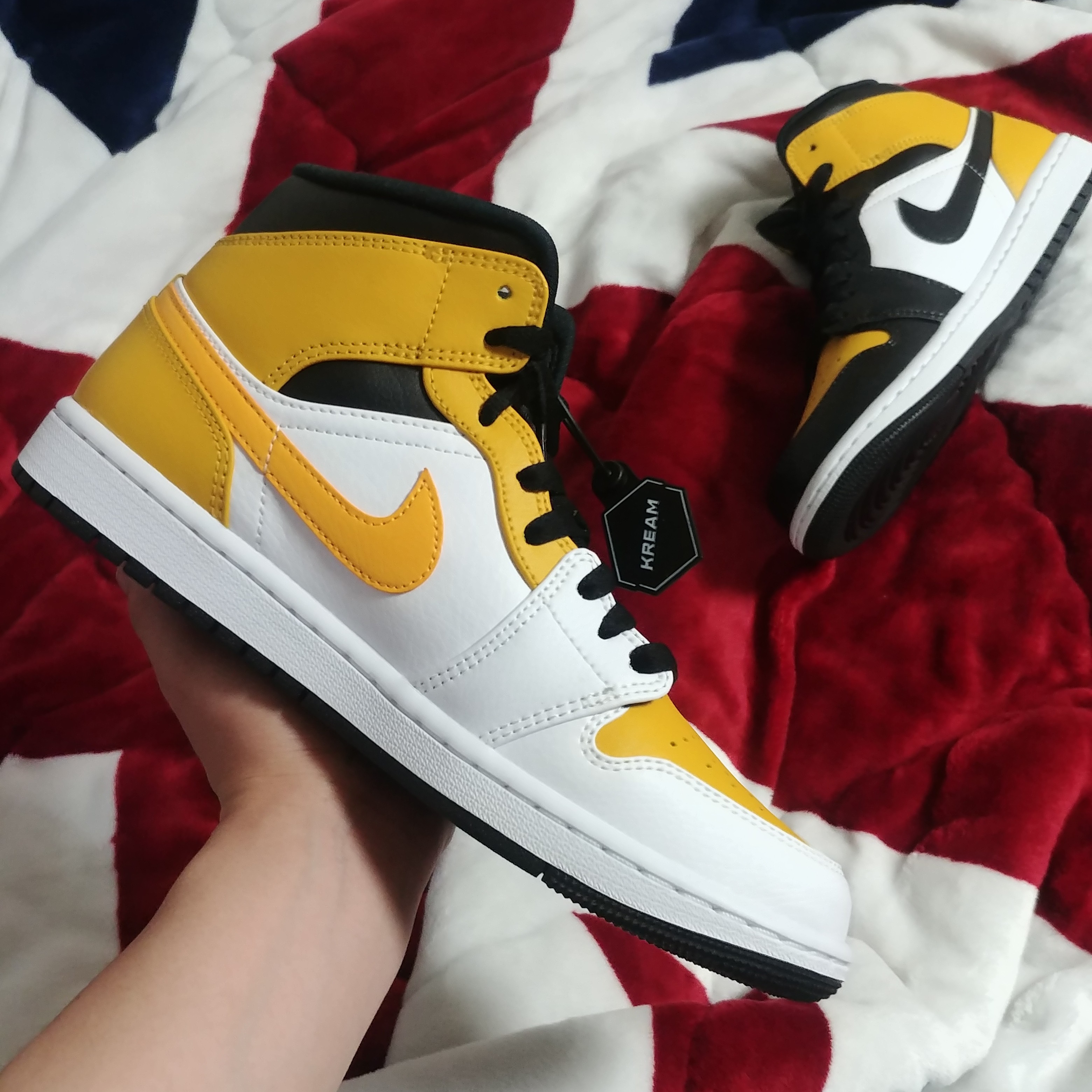 Jordan 1 Mid White University Gold, Jordan 1 Mid Bred Banned 2020 착용 스타일 - 3