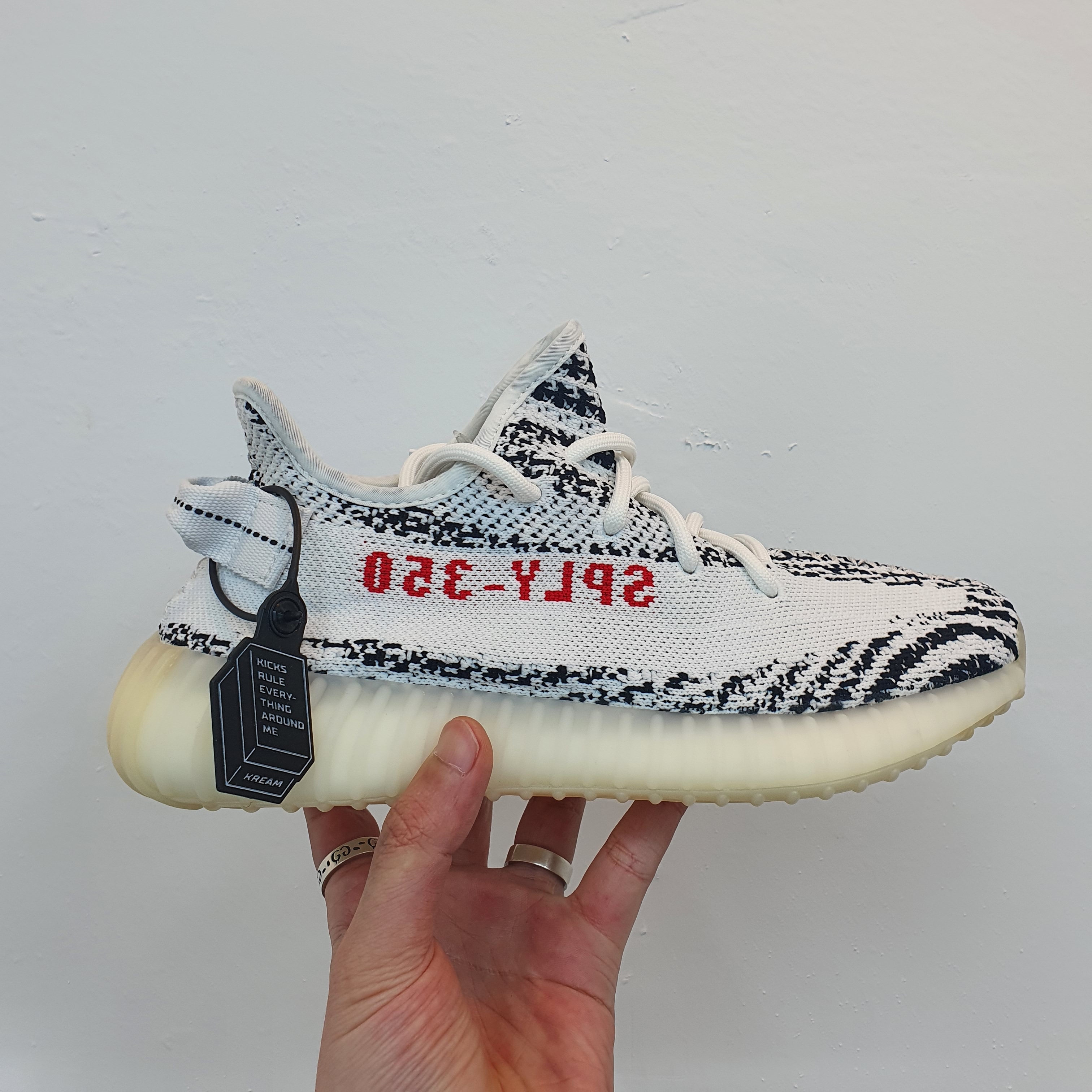 Adidas Yeezy Boost 350 V2 Zebra 2017/2019/2020 착용 스타일