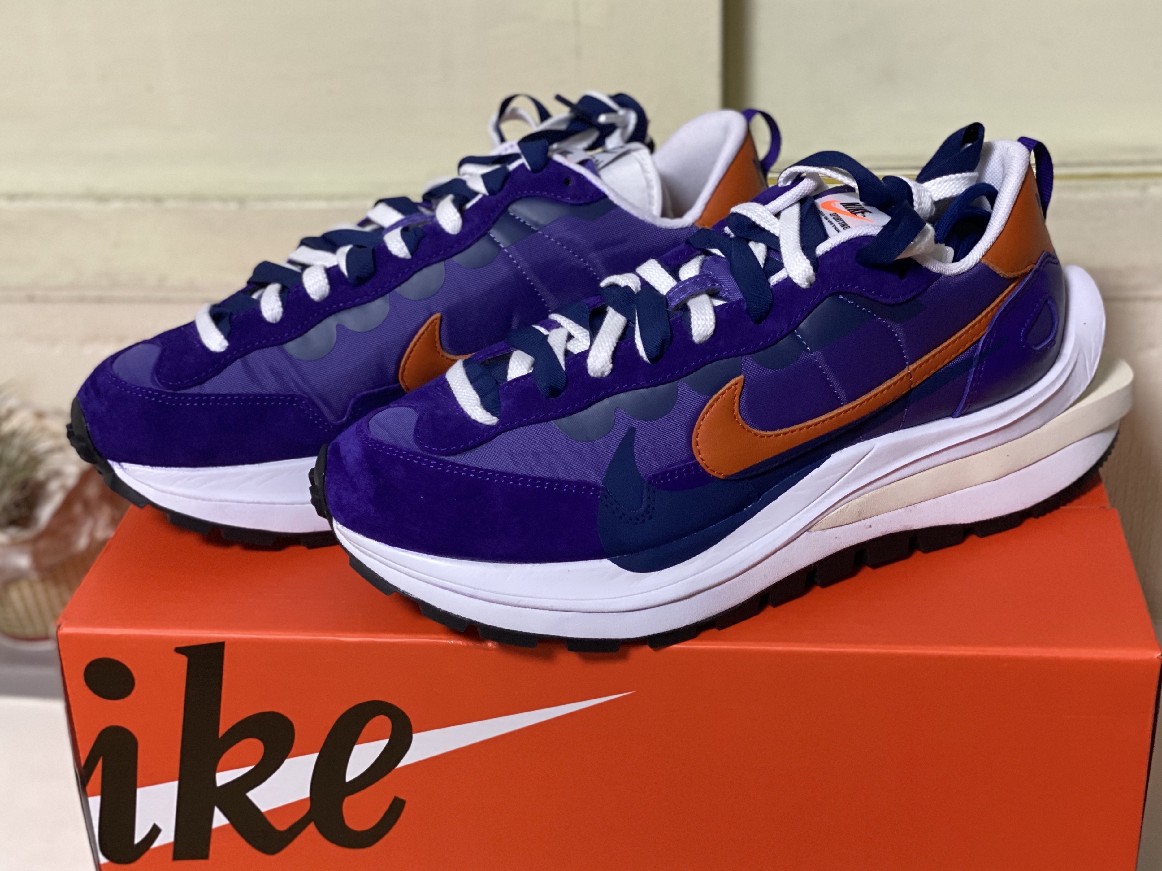 Nike x Sacai VaporWaffle Dark Iris 착용 스타일