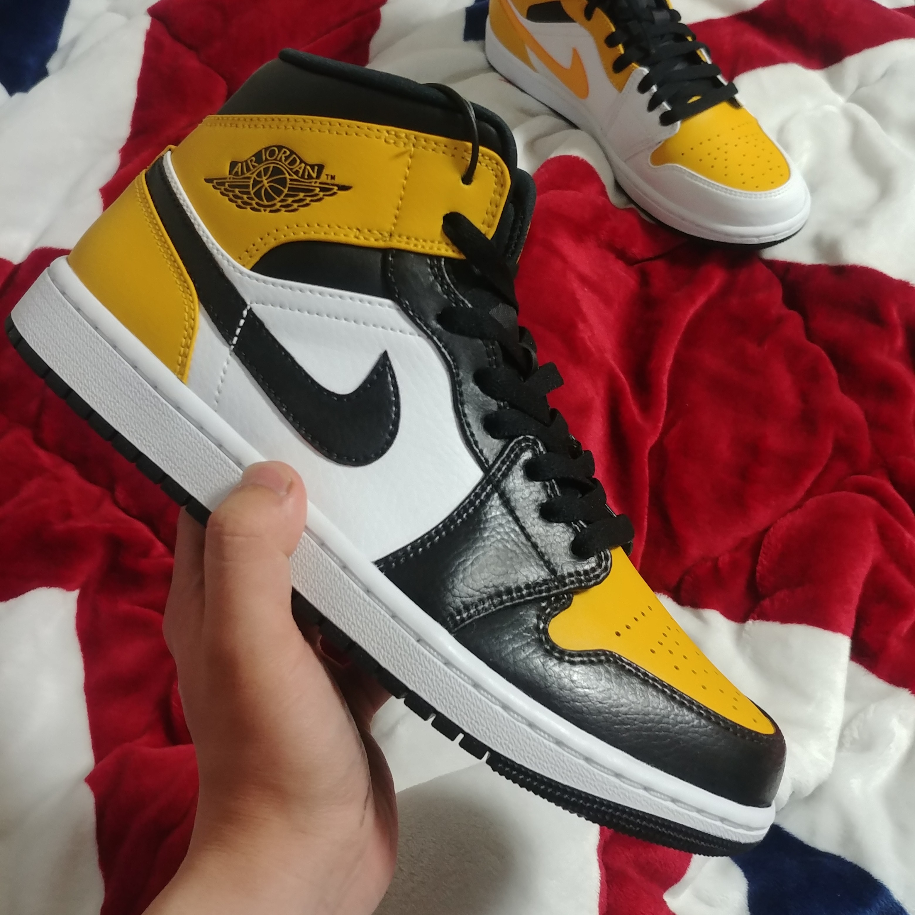 Jordan 1 Mid White University Gold, Jordan 1 Mid Bred Banned 2020 착용 스타일 - 4