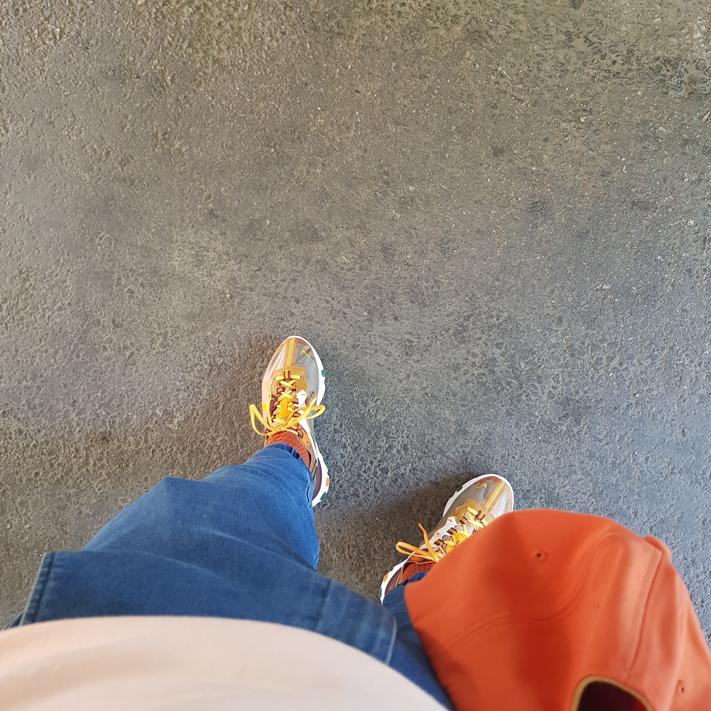 Nike React Element 87 Orange Peel 착용 스타일