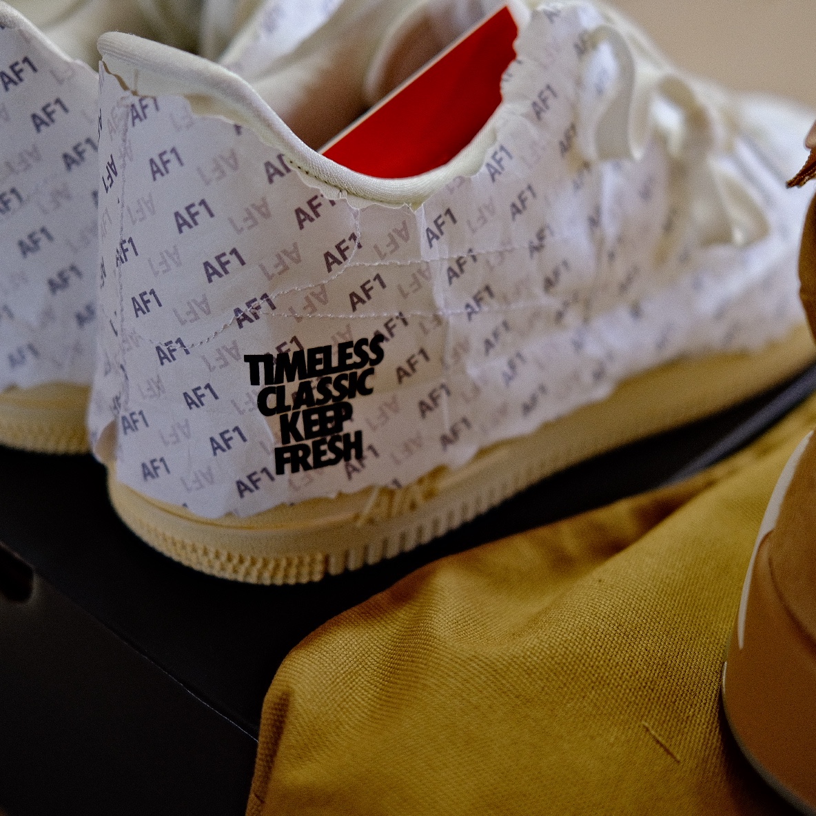Nike Air Force 1 '07 LV8 Timeless Classic, Jordan 6 x Travis Scott Retro SP British Khaki 착용 스타일 - 2