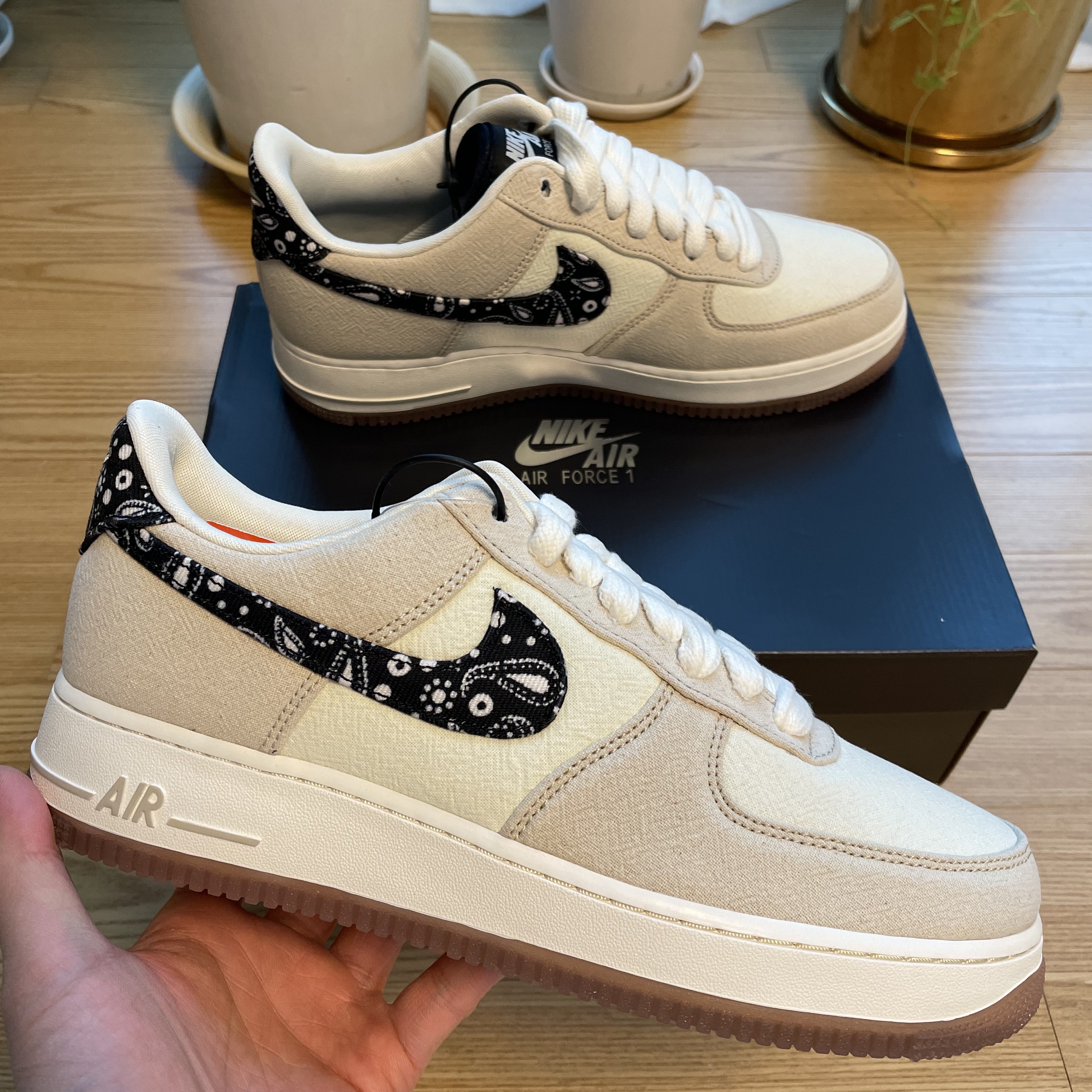 Nike Air Force 1 '07 LV8 Paisley Swoosh 착용 스타일 - 1