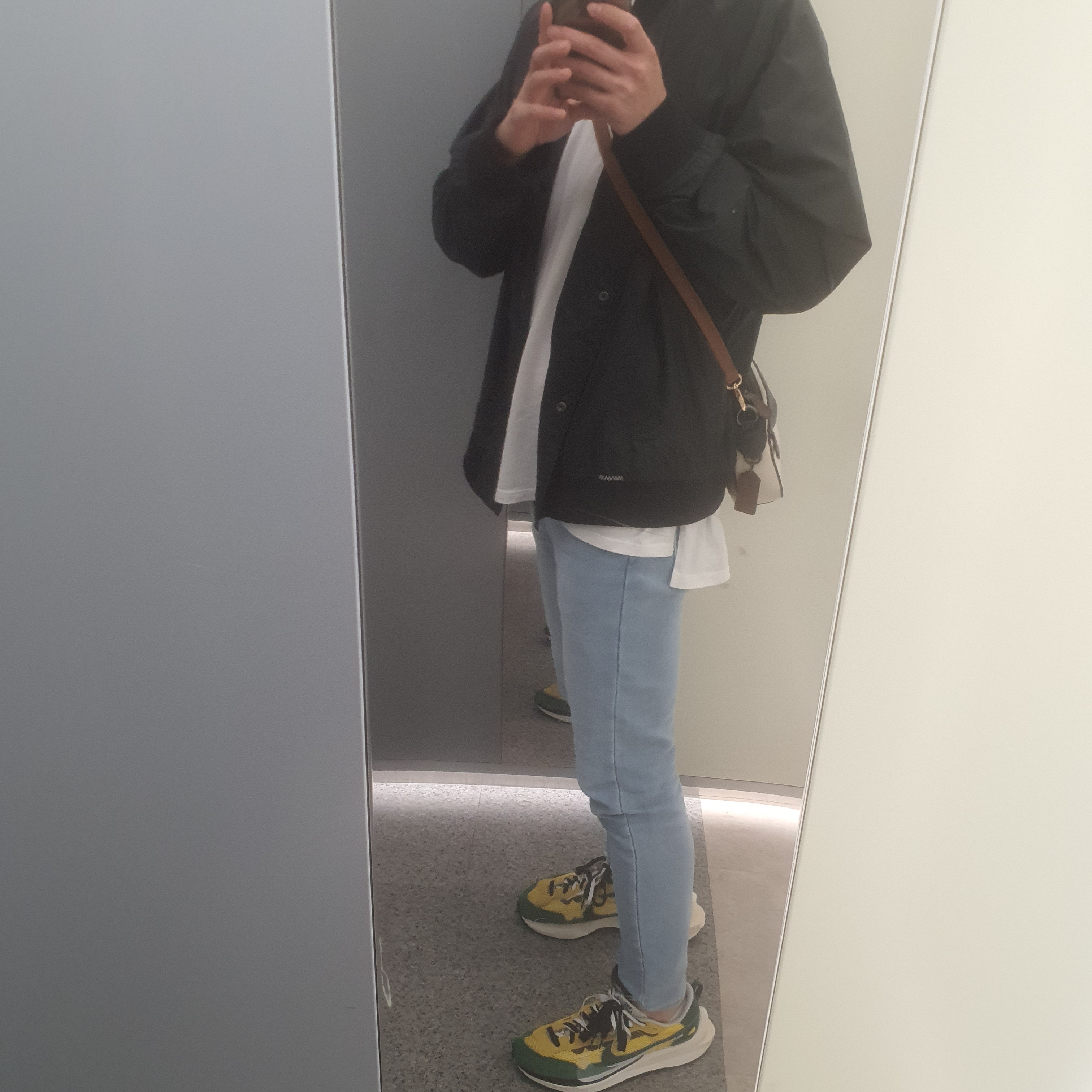 Nike x Sacai VaporWaffle Tour Yellow & Gorge Green Sail 착용 스타일
