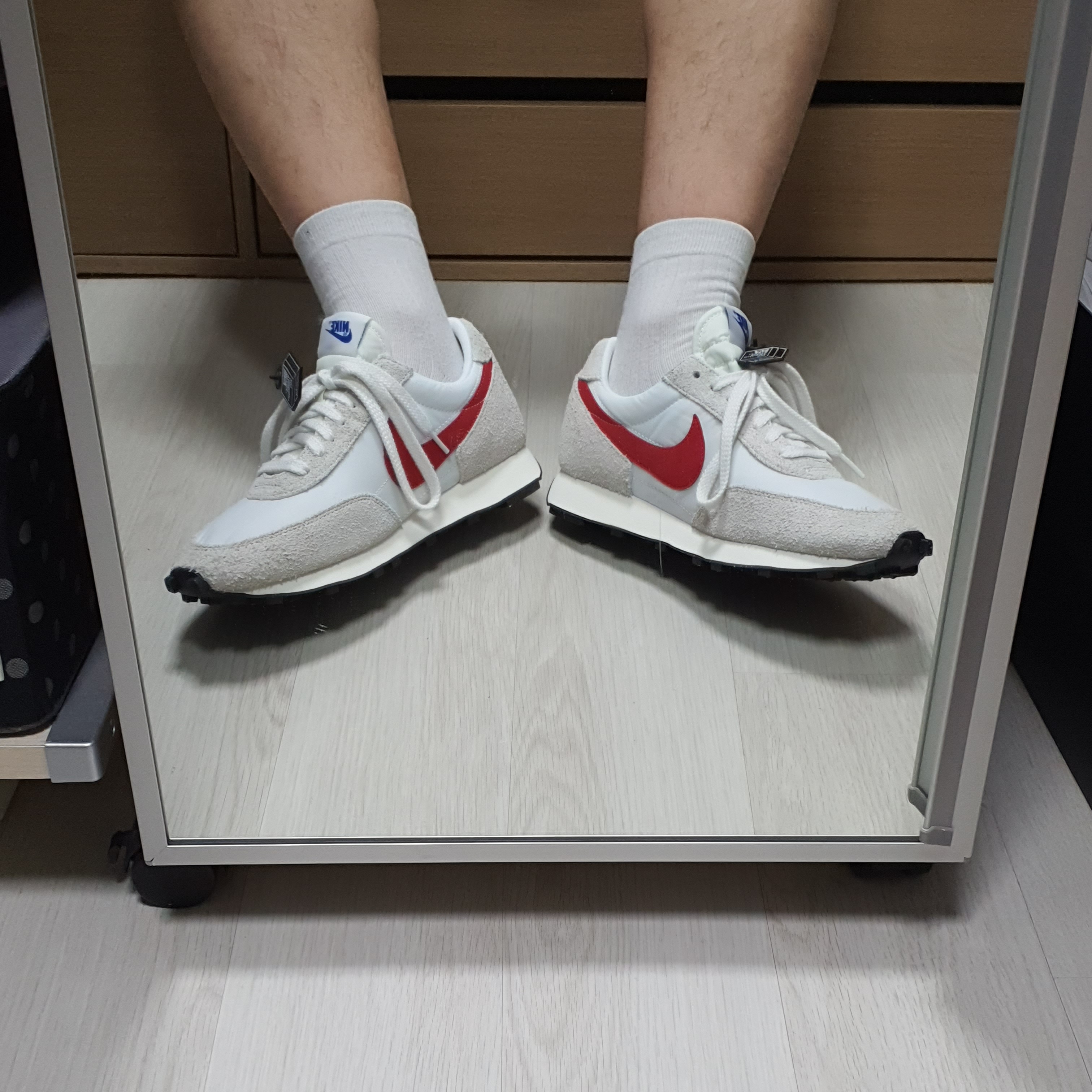 Nike Daybreak SP White University Red 착용 스타일