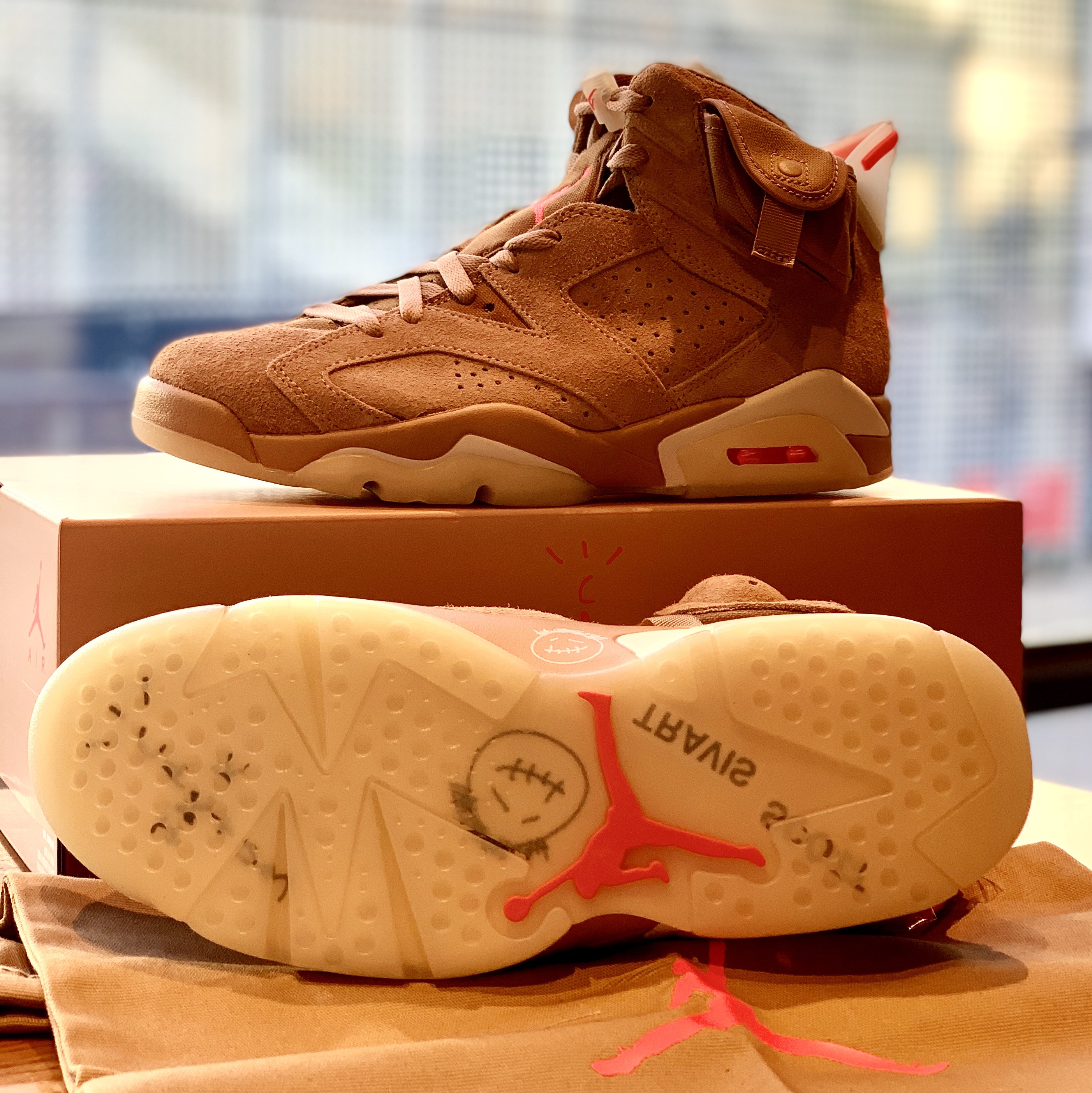 Jordan 6 x Travis Scott Retro SP British Khaki 착용 스타일 - 1