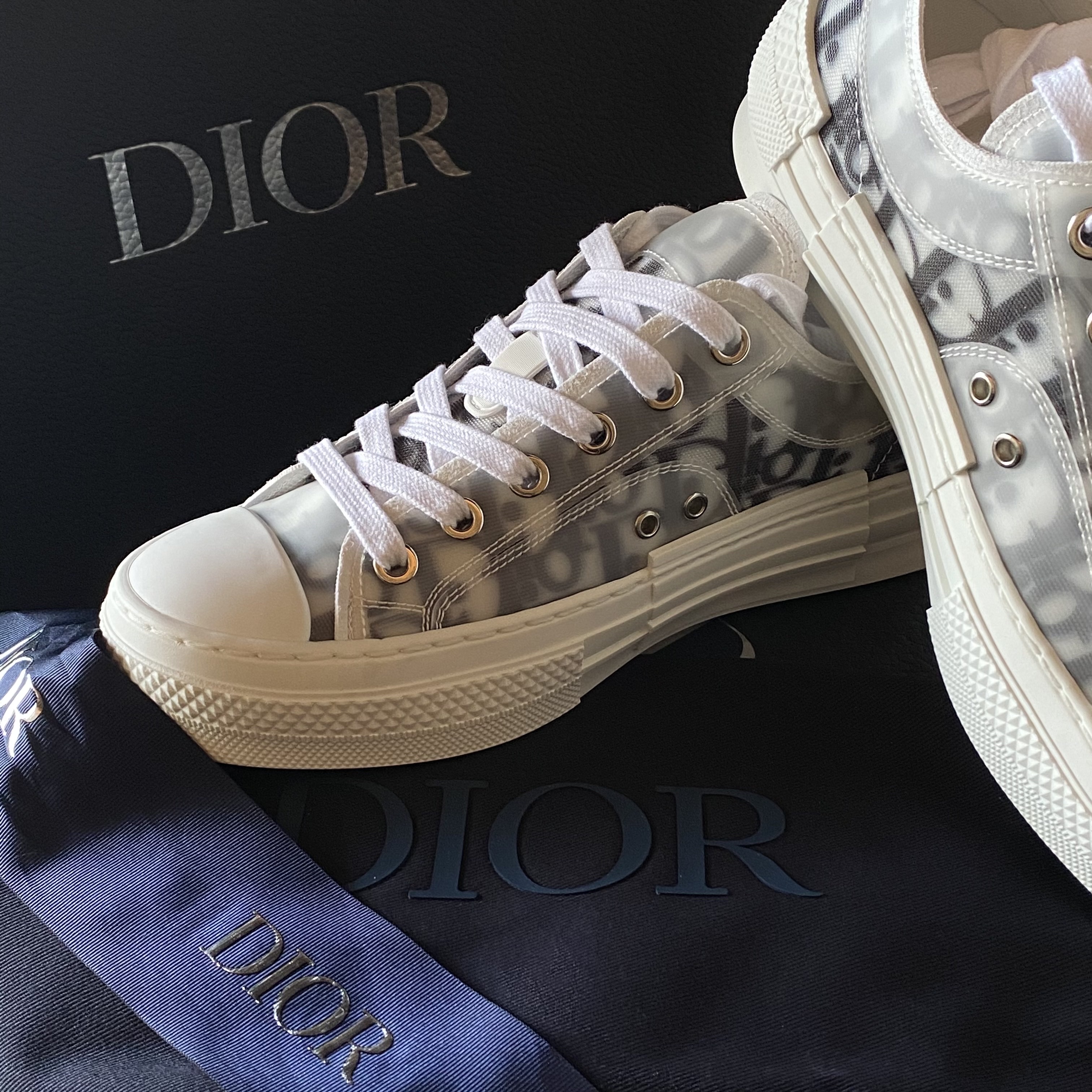 Dior B23 Low Dior Oblique White & Black 착용 스타일 - 2