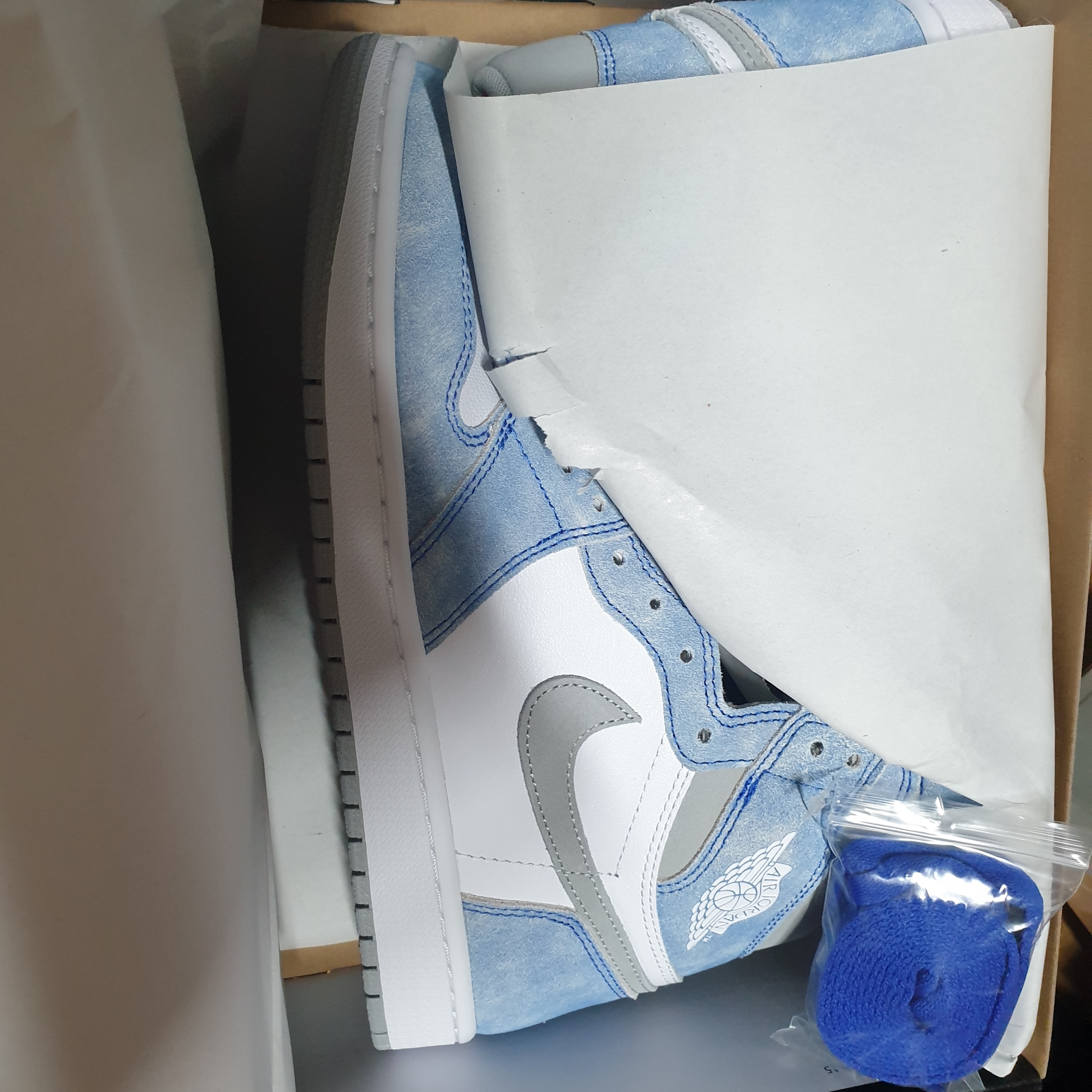 Jordan 1 Retro High OG Hyper Royal 착용 스타일
