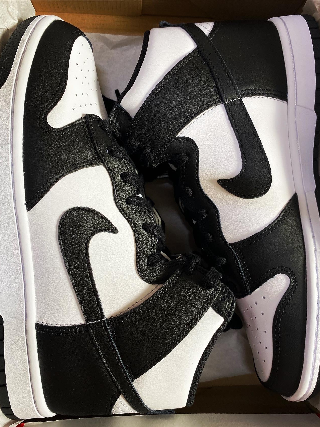 Nike Dunk High Retro Black and White 착용 스타일 - 2