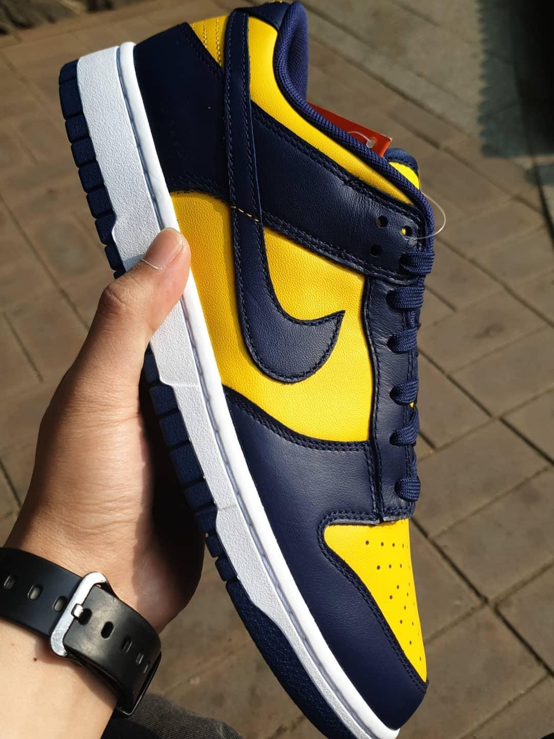 Nike Dunk Low Retro Varsity Maize 착용 스타일