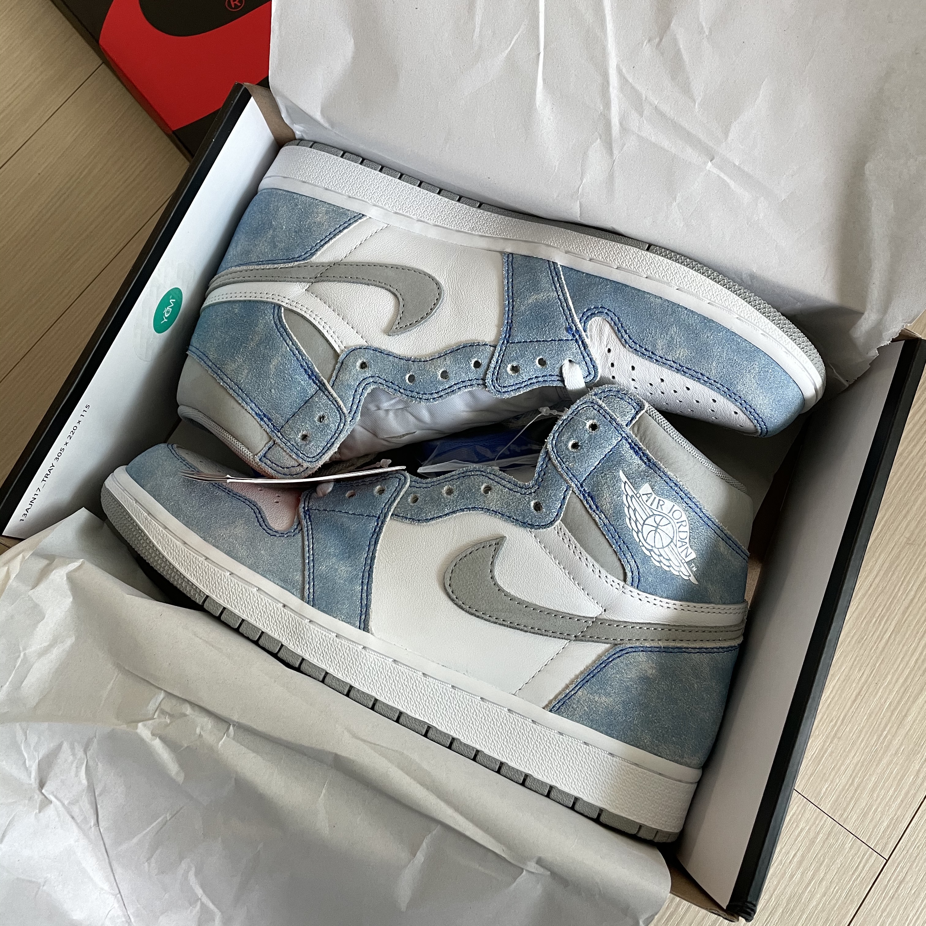 Jordan 1 Retro High OG Hyper Royal 착용 스타일