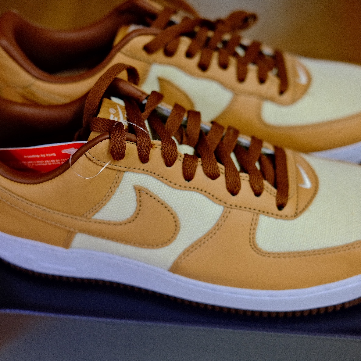 Nike Air Force 1 '07 LV8 Timeless Classic, Jordan 6 x Travis Scott Retro SP British Khaki 착용 스타일 - 4