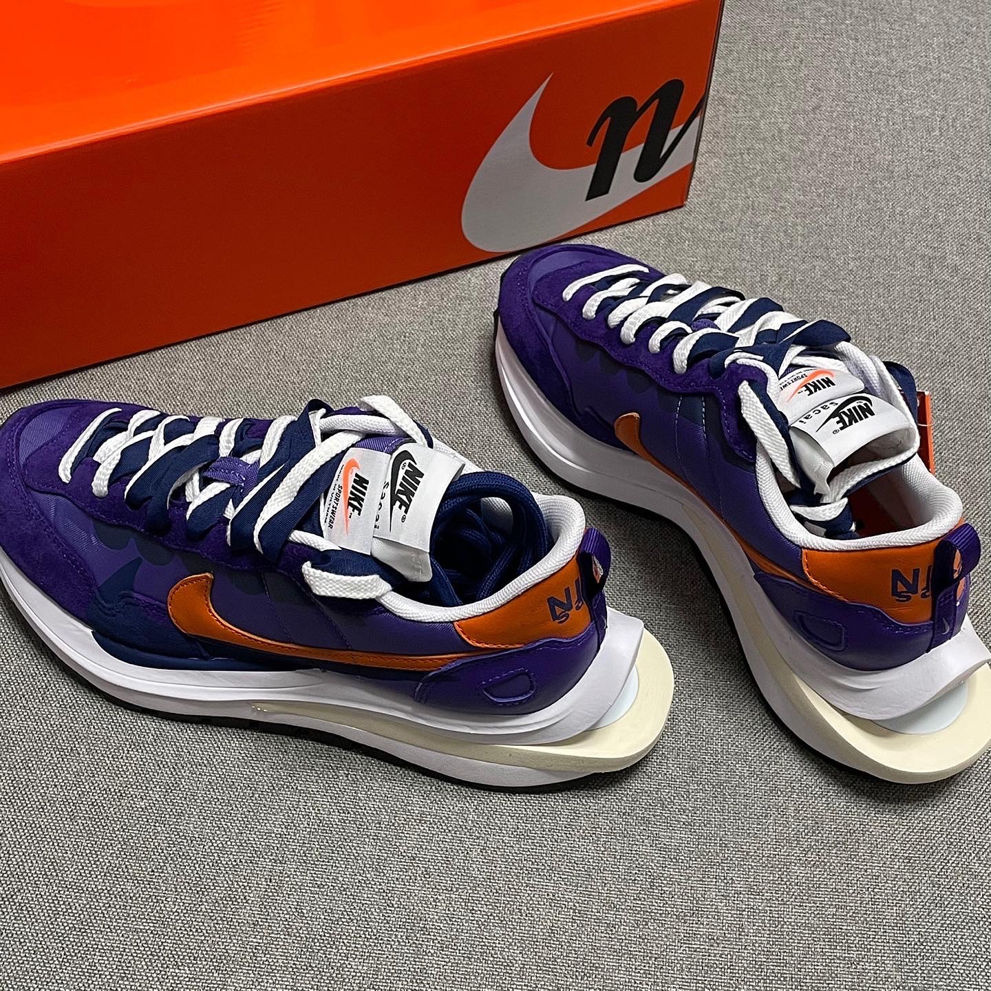 Nike x Sacai VaporWaffle Dark Iris, Nike x Off-White NRG RU Hoodie 착용 스타일 - 1