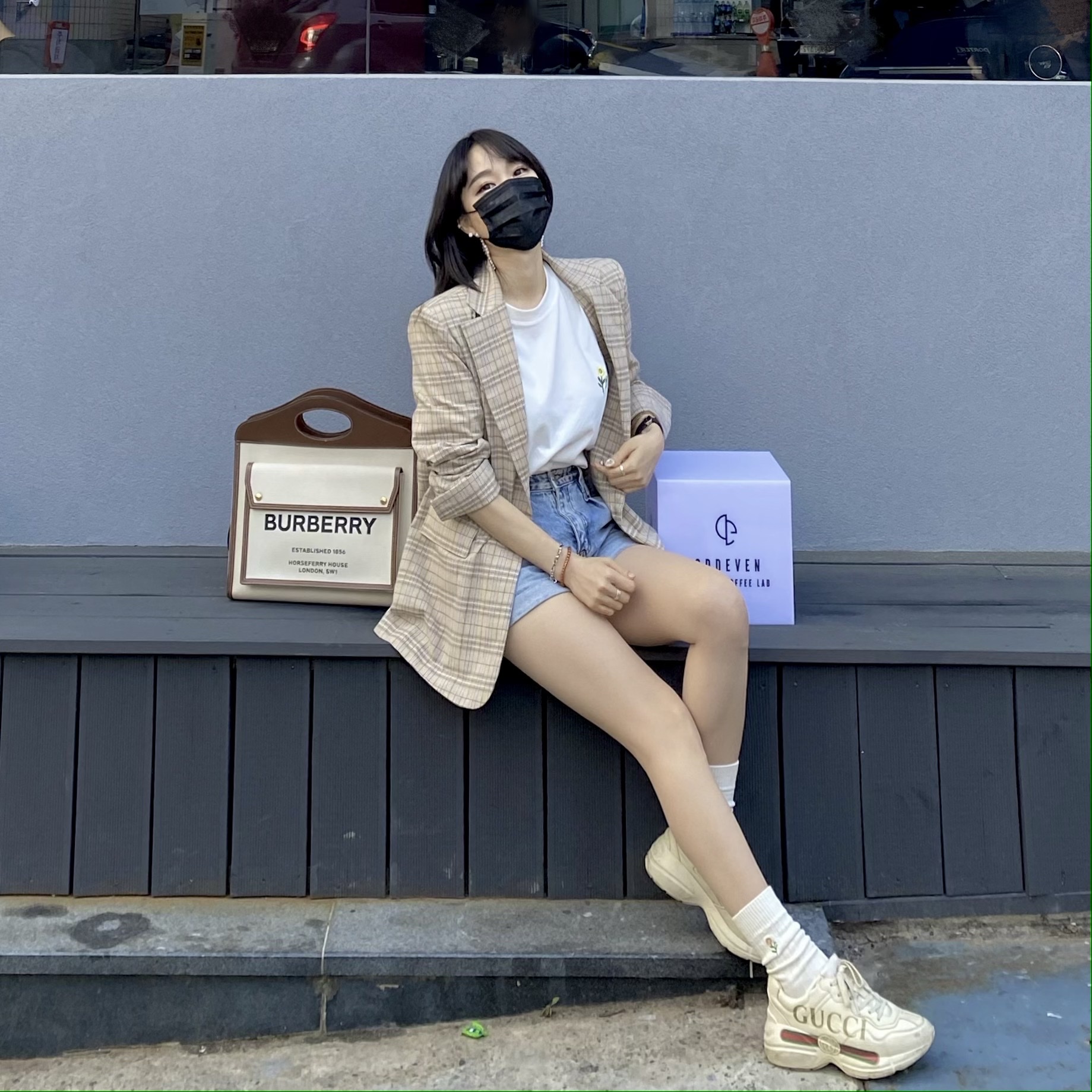 Gucci Rhyton Leather Sneakers Logo, (W) Gucci Rhyton Leather Sneakers Logo 착용 스타일 - 1