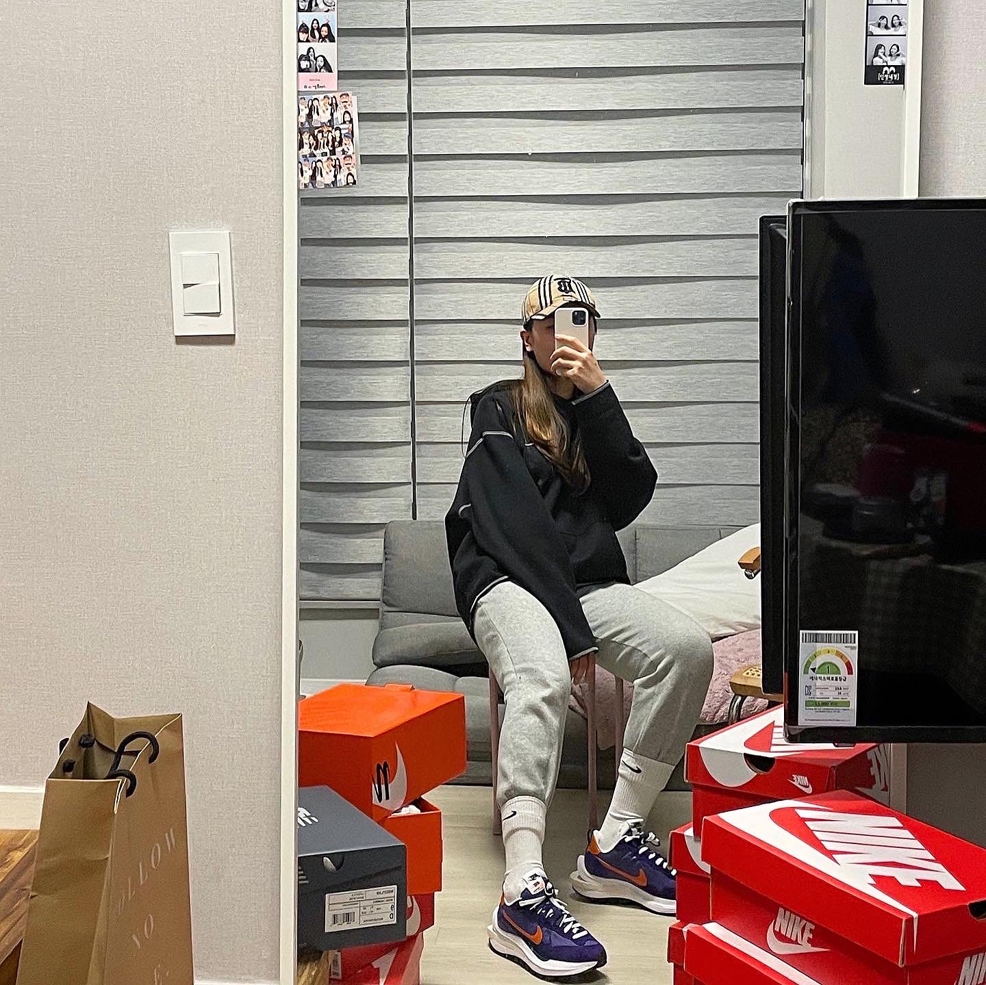 Nike x Sacai VaporWaffle Dark Iris, Nike x Off-White NRG RU Hoodie 착용 스타일 - 3