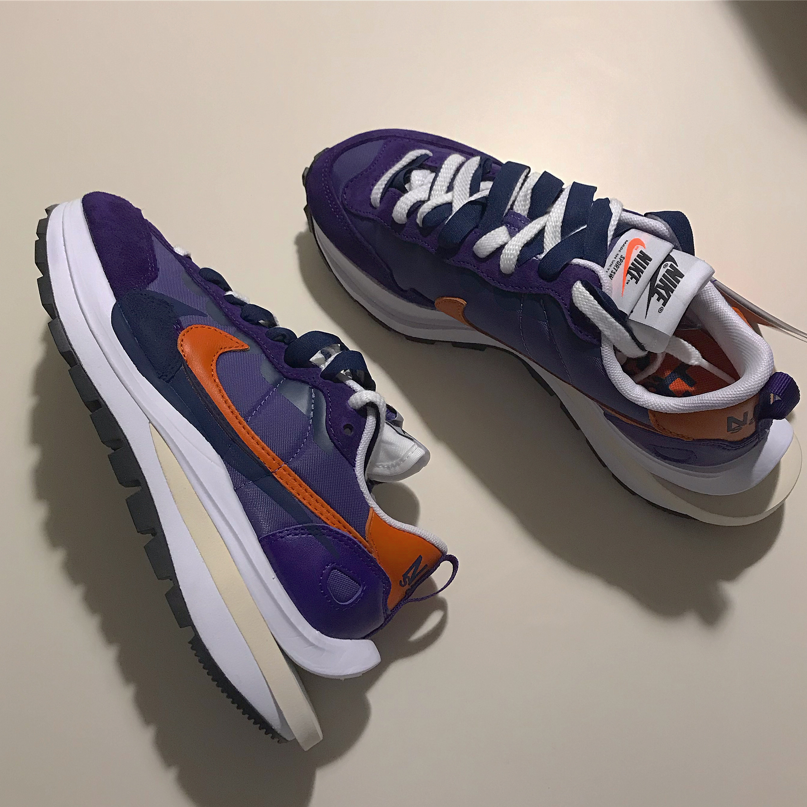 Nike x Sacai VaporWaffle Dark Iris 착용 스타일