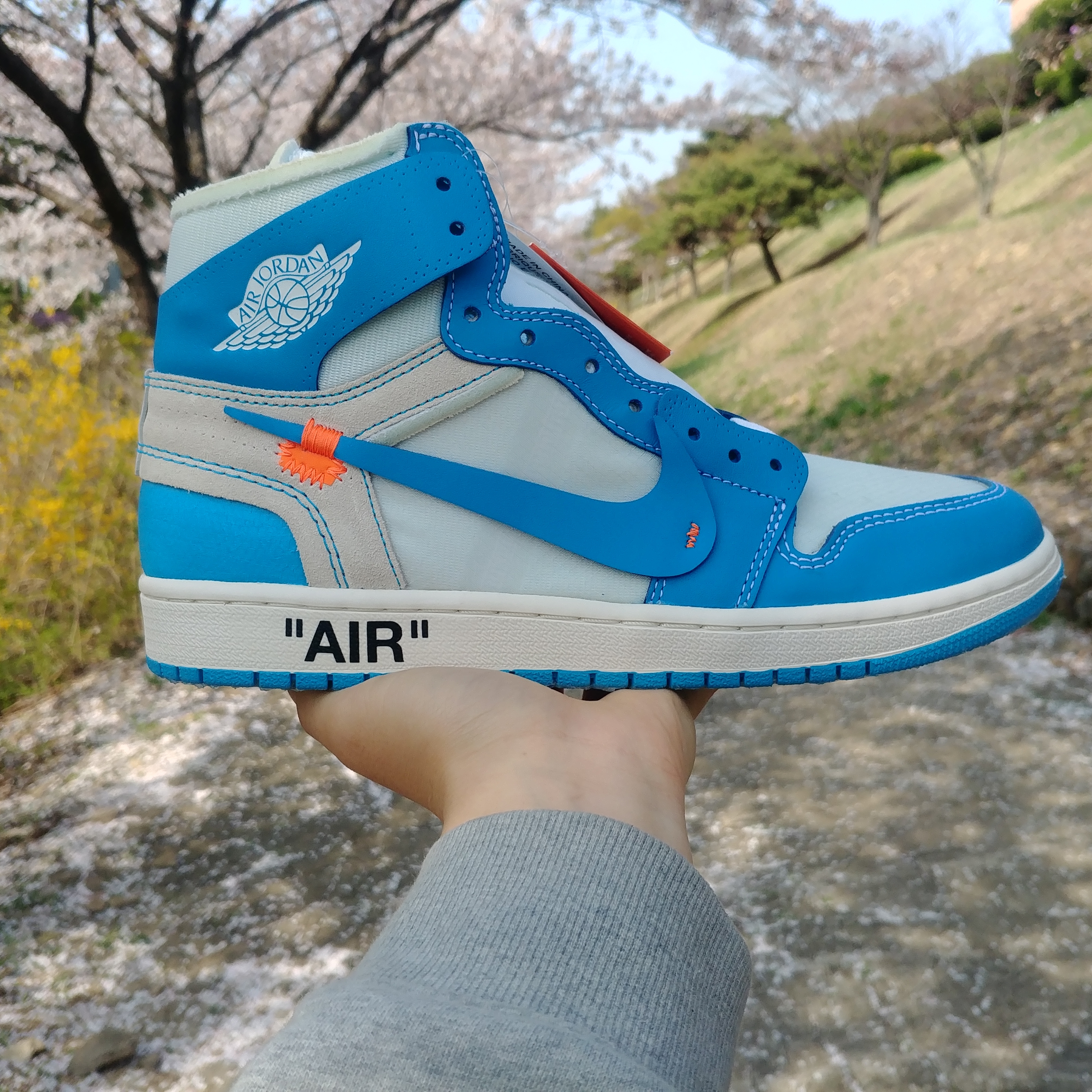 Jordan 1 x Off-White Retro High University Blue, Jordan 1 Mid Chicago 2020 착용 스타일 - 1