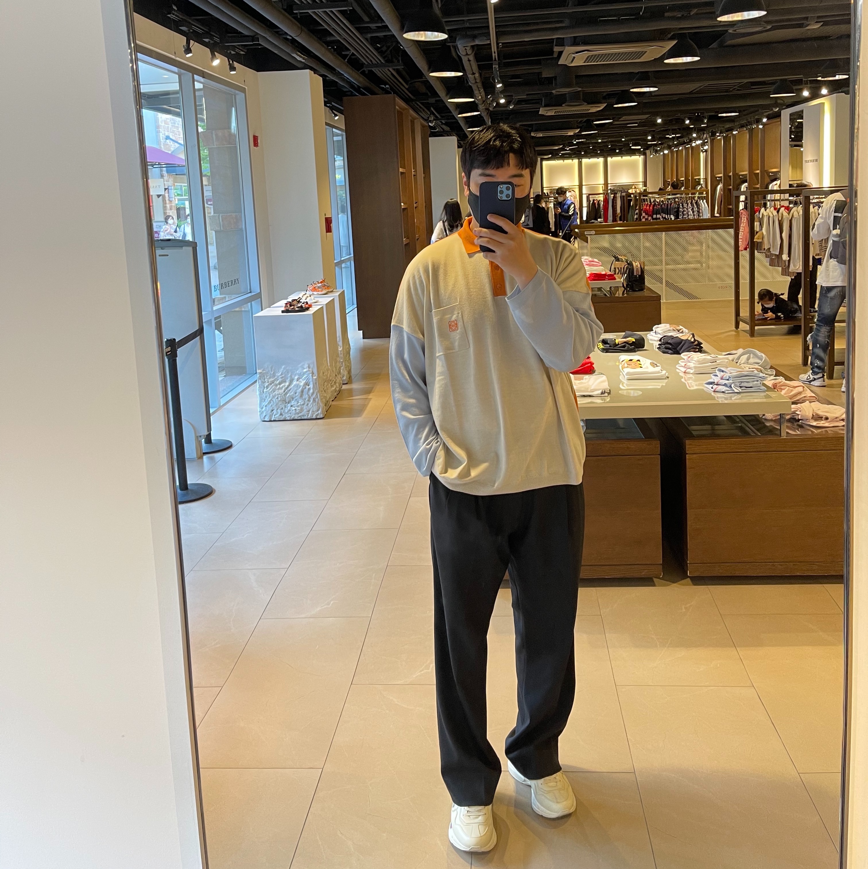 Gucci Rhyton Leather Sneakers Logo 착용 스타일
