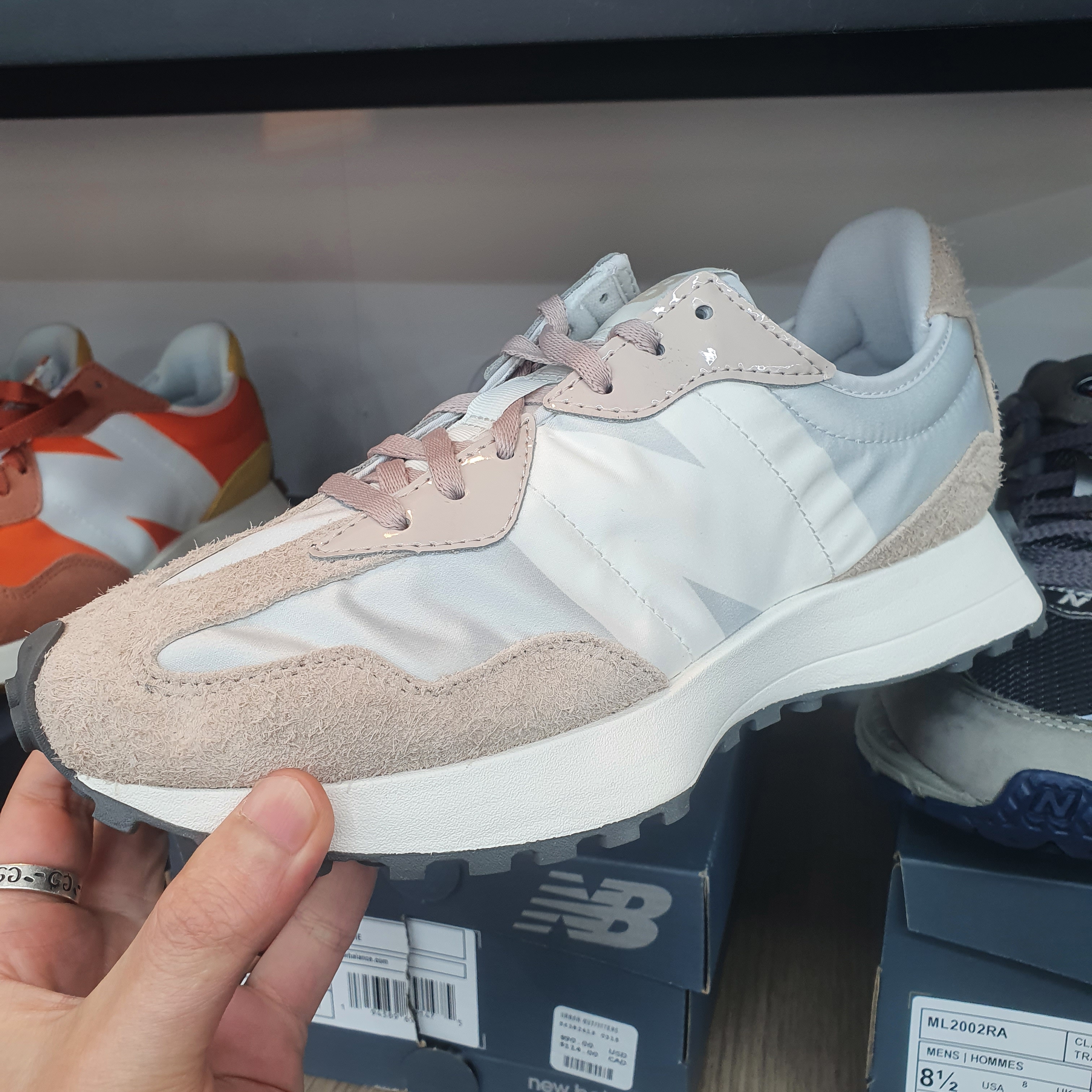 (W) New Balance 327 Grey Beige 착용 스타일
