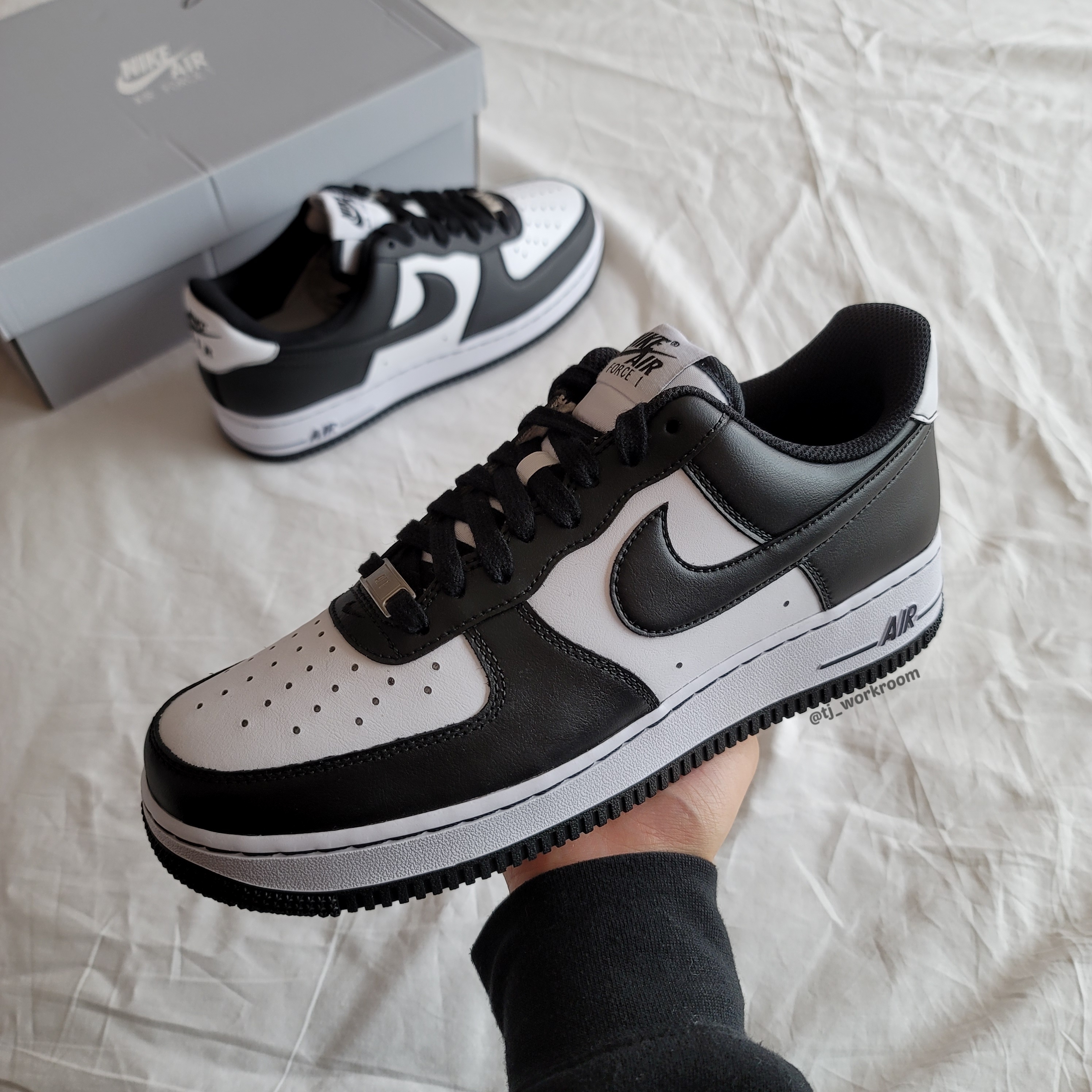 Nike Air Force 1 '07 Stitch Black, Nike Air Force 1 '07 Low White 착용 스타일 - 1