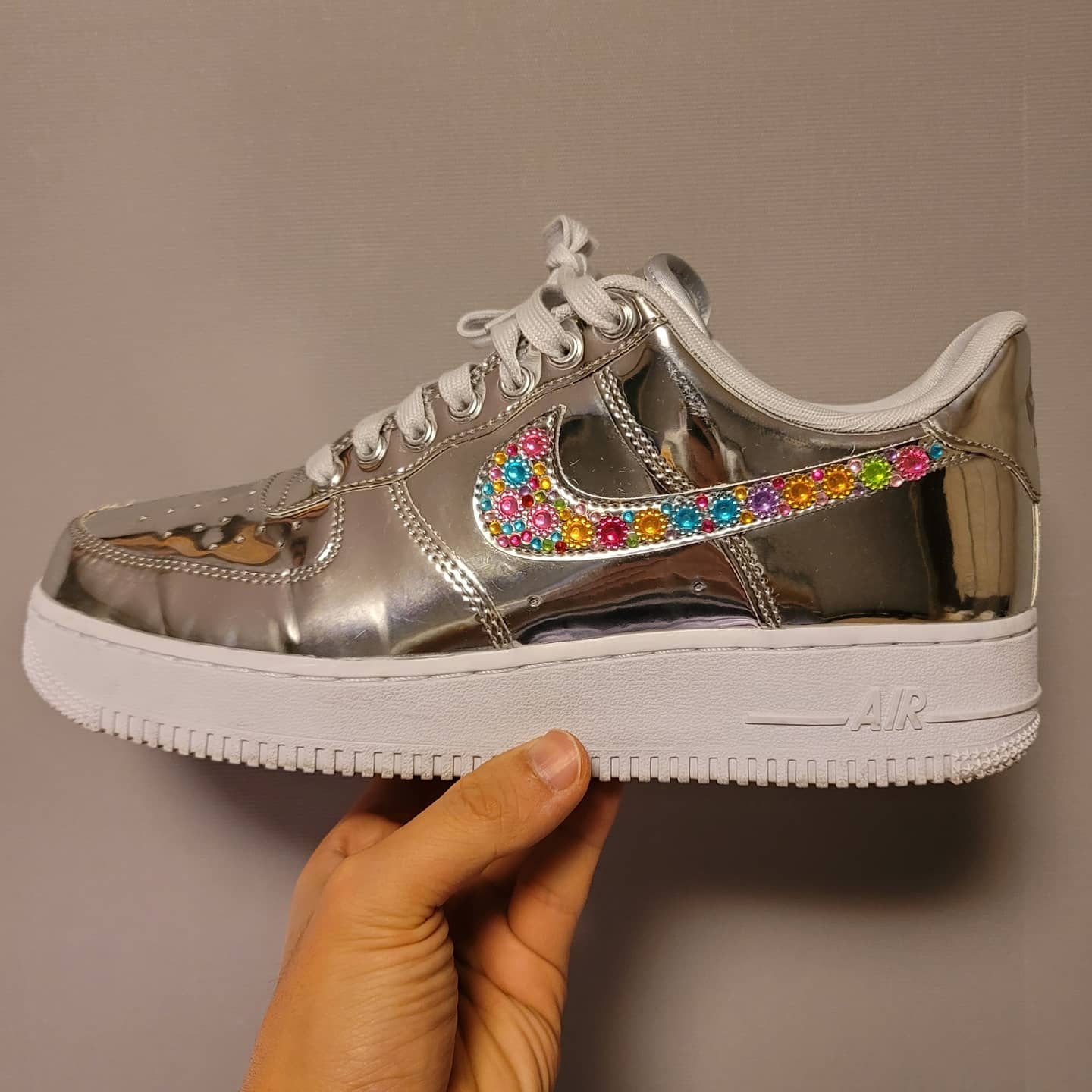 (W) Nike Air Force 1 Low Metallic Chrome 착용 스타일 - 2