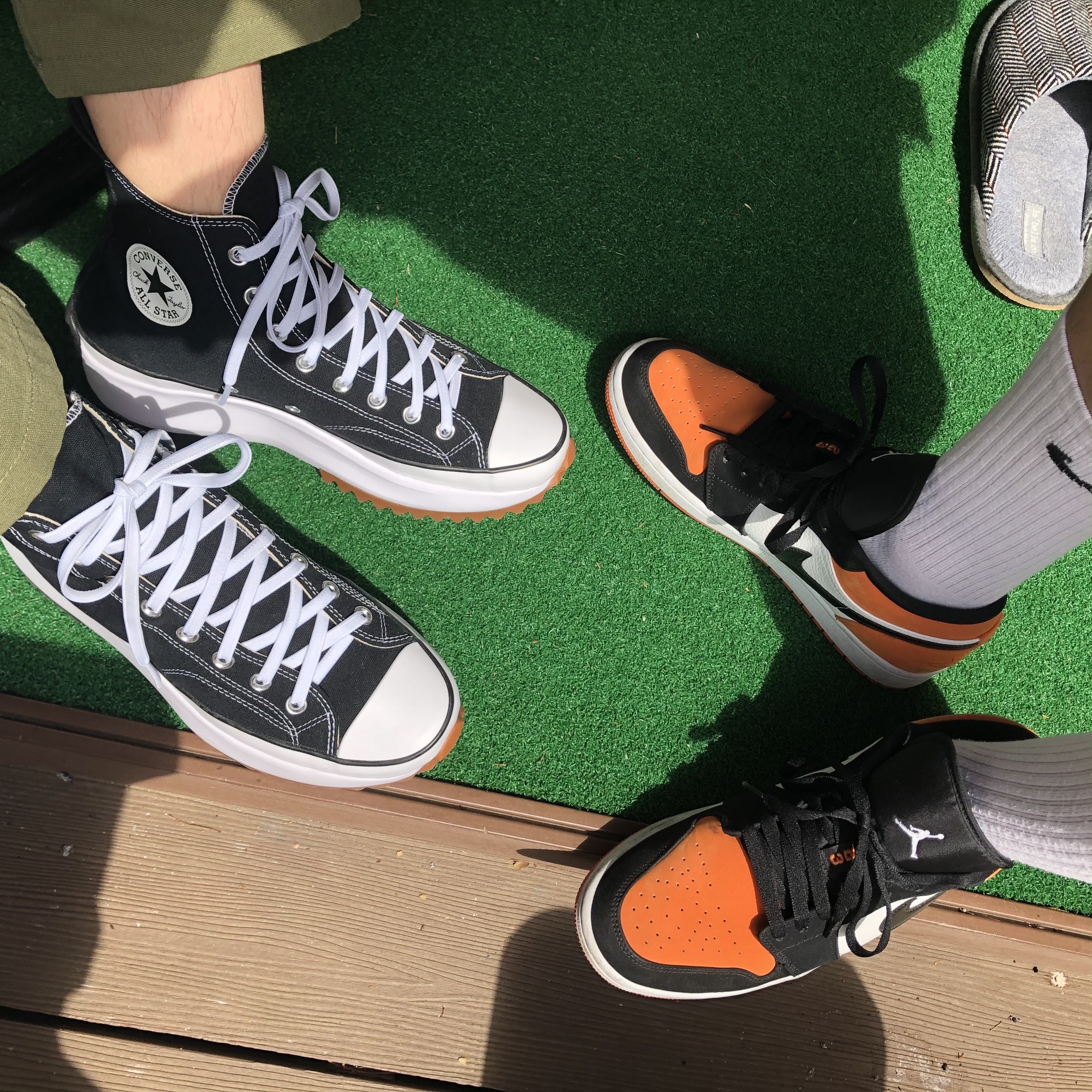 Converse Run Star Hike Hi Black White Gum, Jordan 1 Low Shattered Backboard 착용 스타일