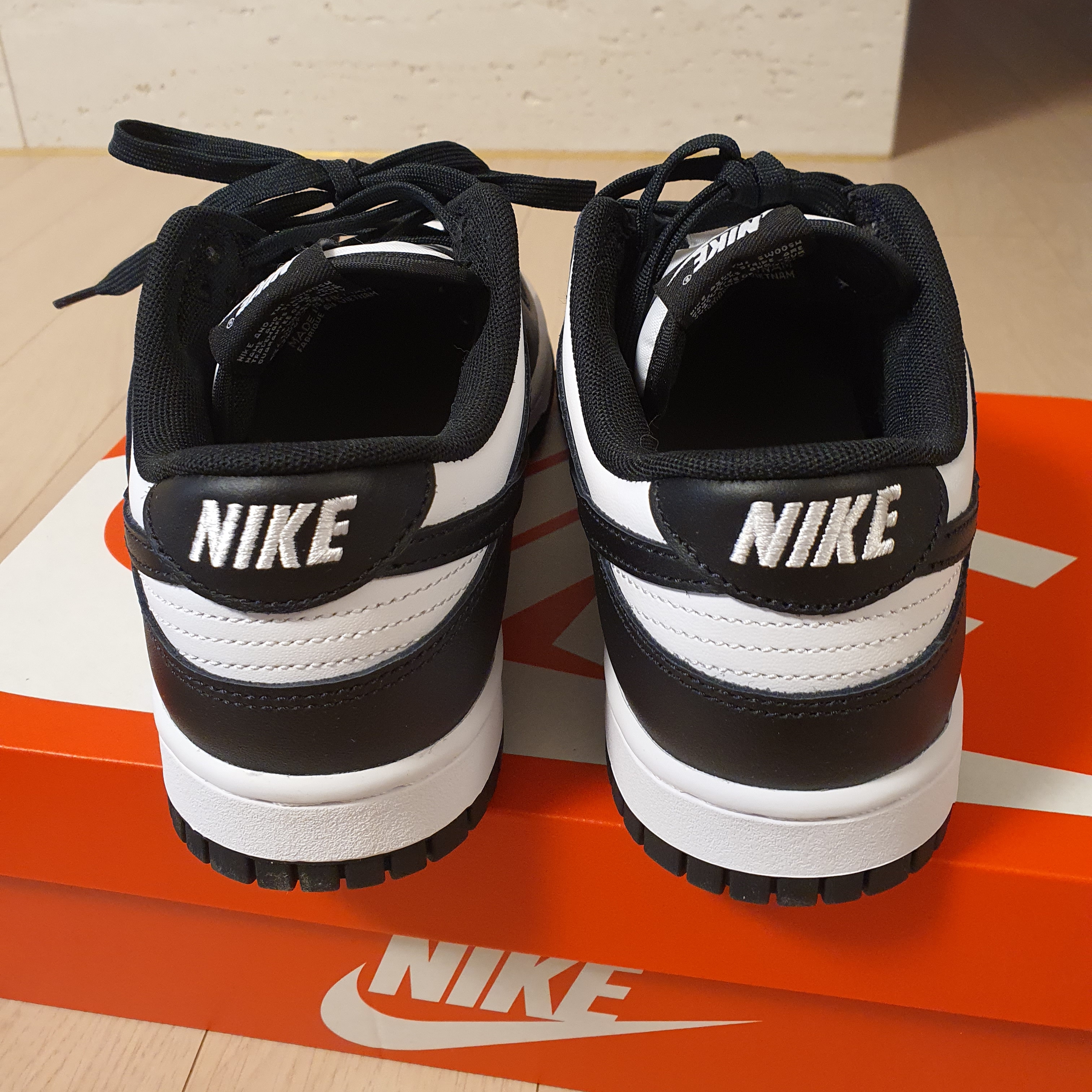 Nike Dunk Low Retro Black 착용 스타일 - 2