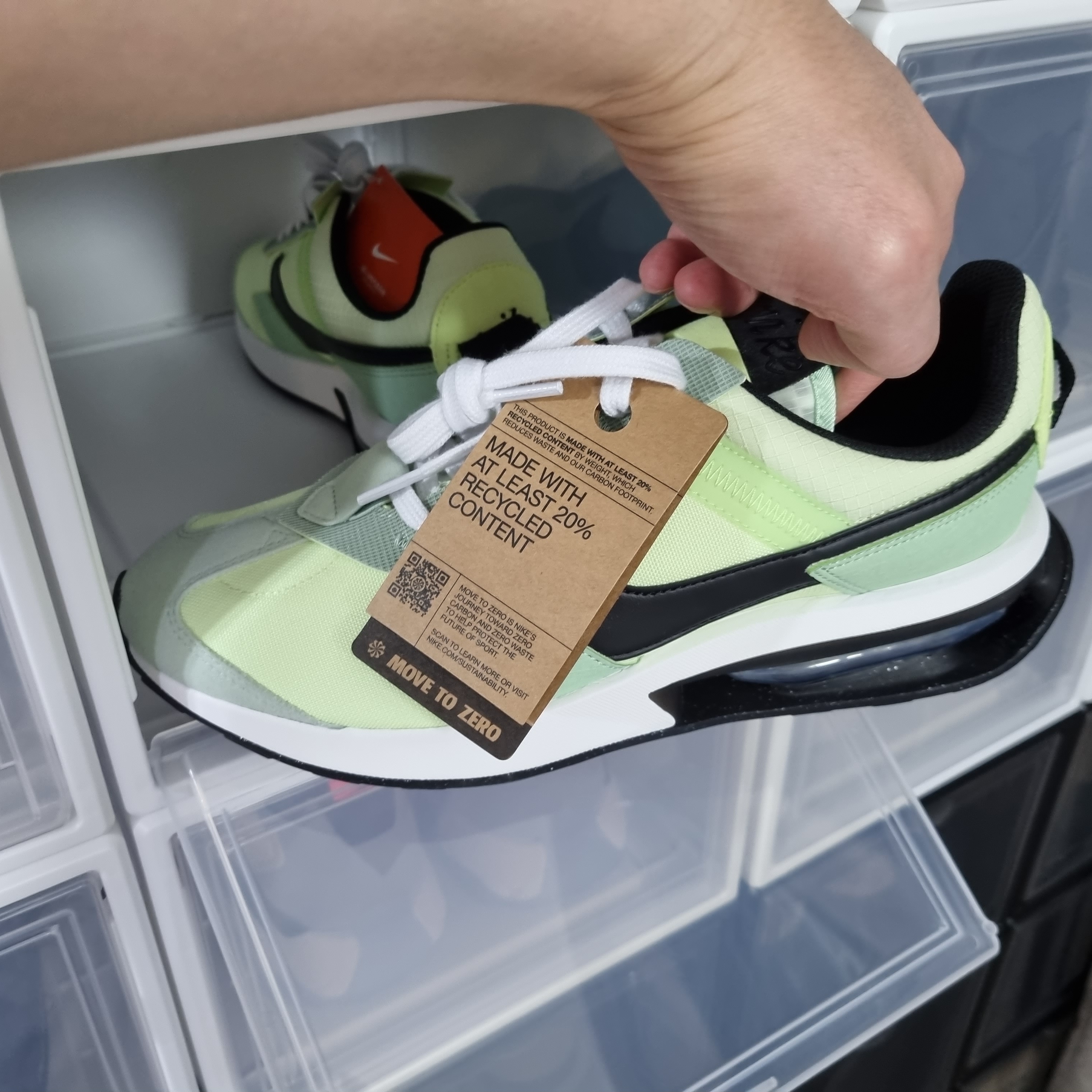 Nike Air Max Pre-Day Liquid Lime 착용 스타일