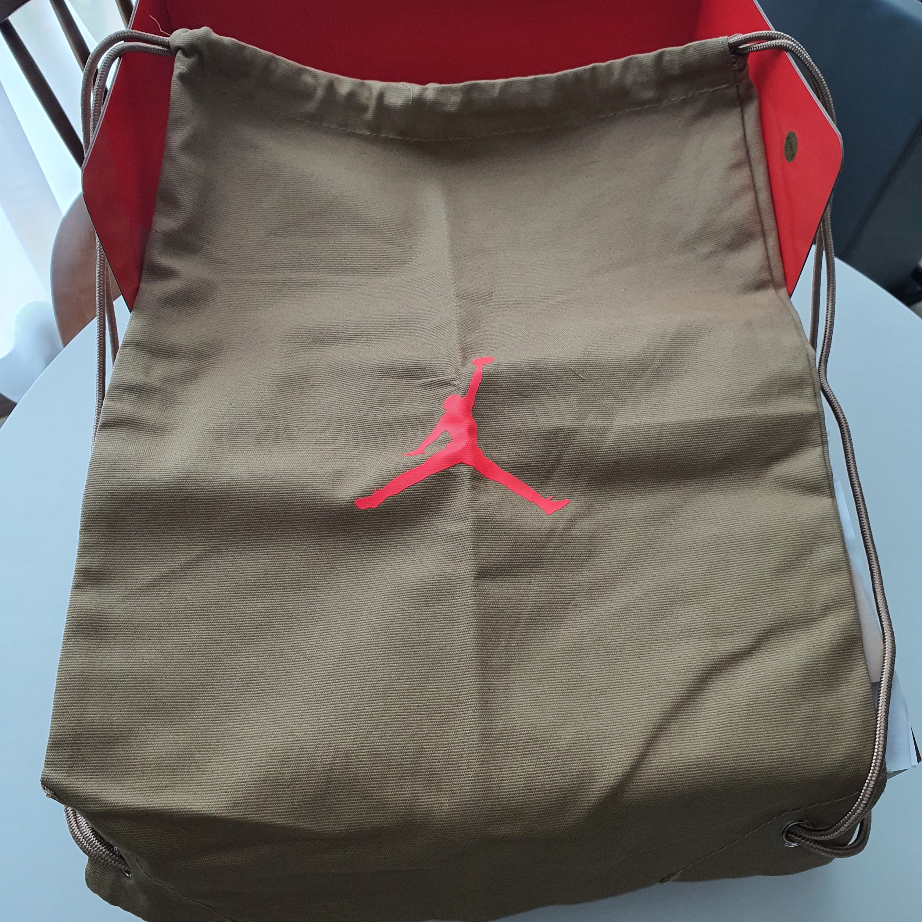 Jordan 6 x Travis Scott Retro SP British Khaki 착용 스타일 - 2