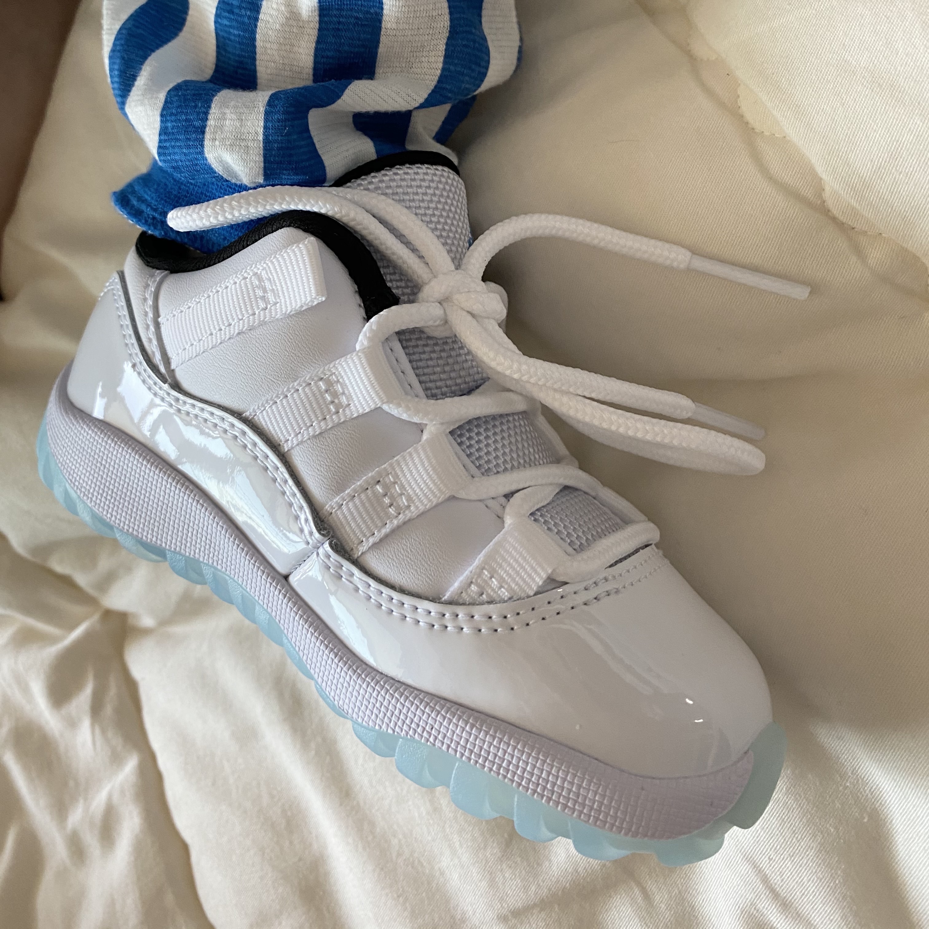 (TD) Jordan 11 Retro Low Legend Blue 착용 스타일 - 2