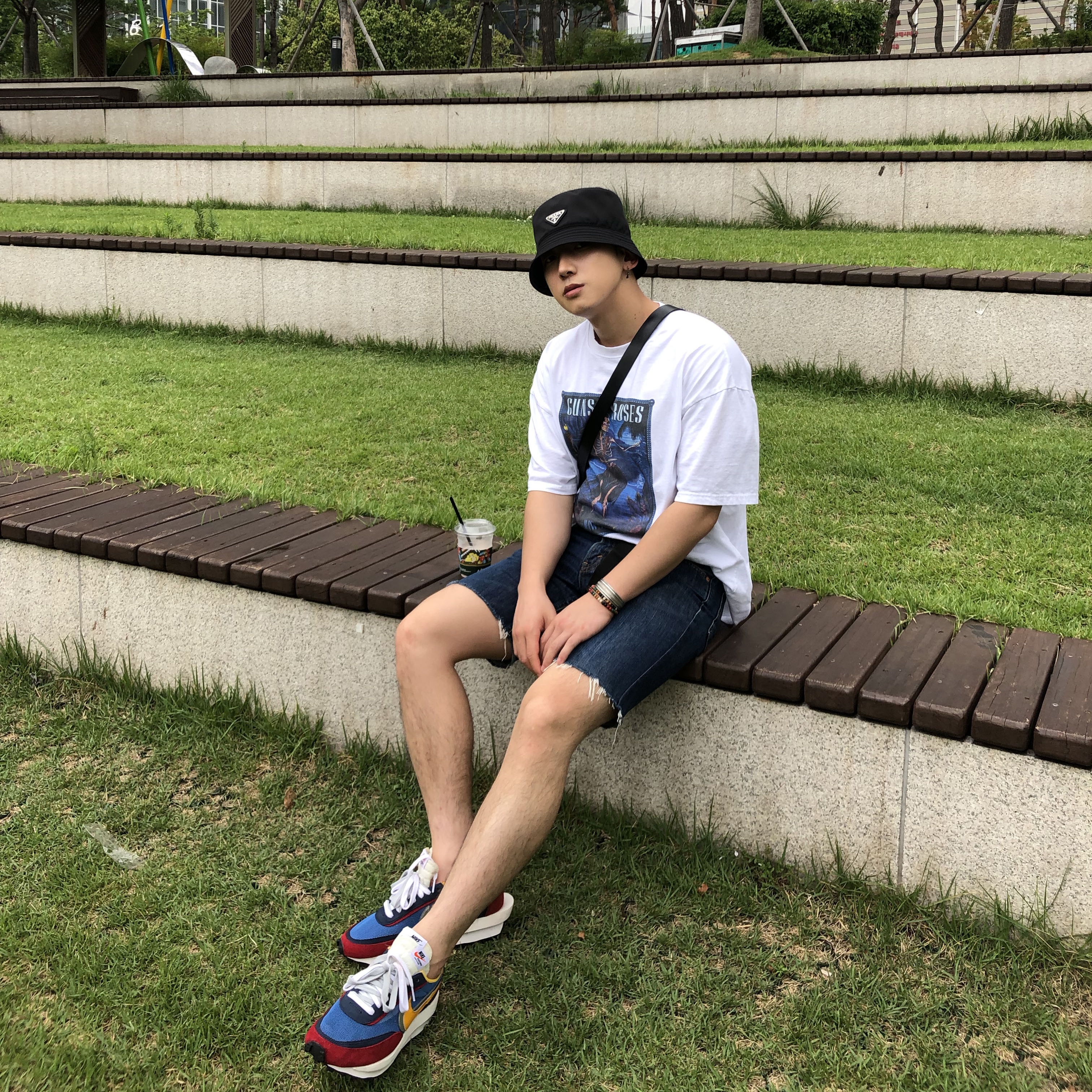 Nike x Sacai LDWaffle Blue Multi 착용 스타일 - 1
