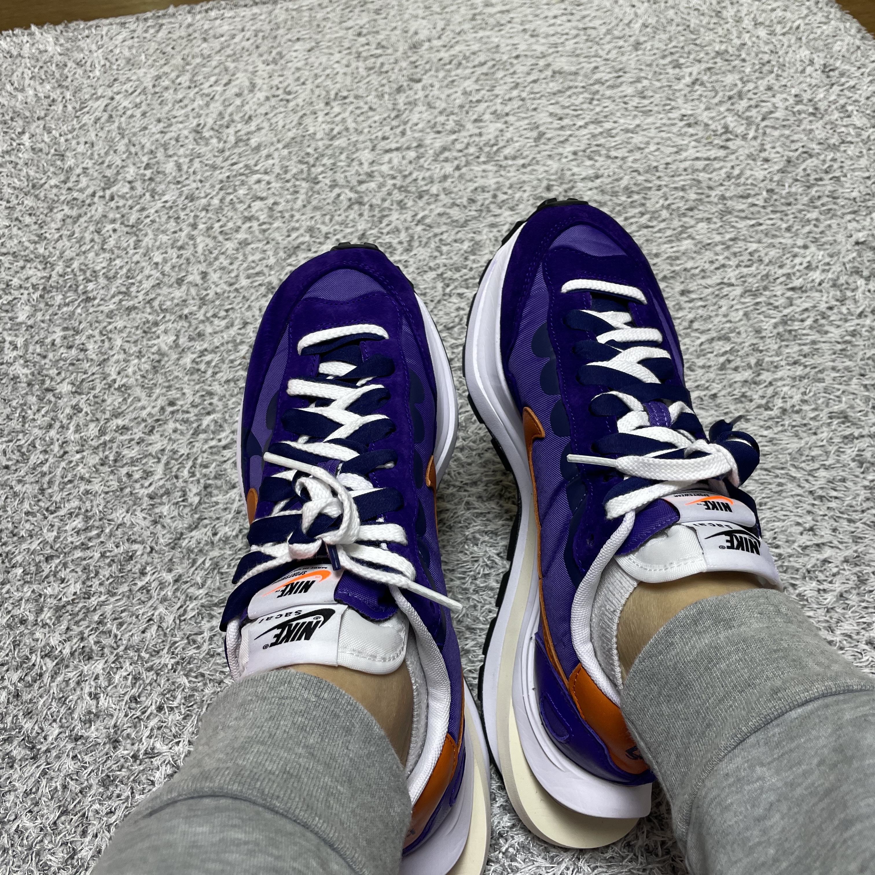 Nike x Sacai VaporWaffle Dark Iris 착용 스타일 - 1
