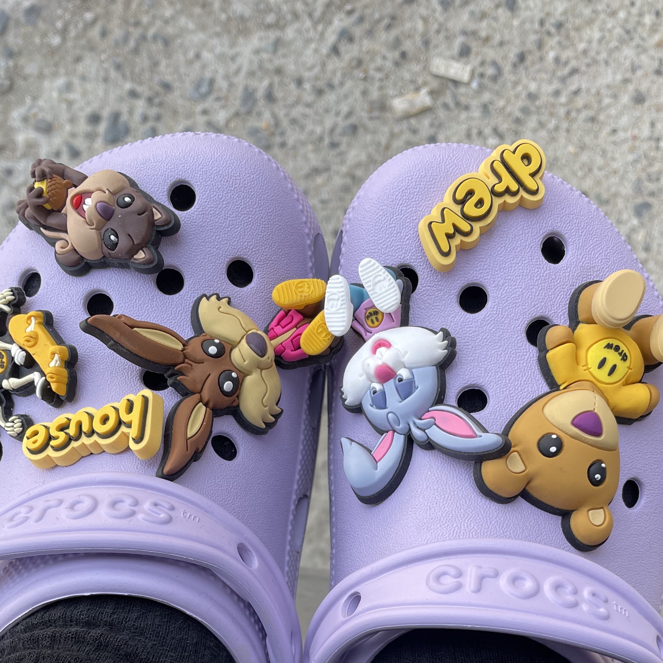 Crocs x Justin Bieber x Drew Classic Clog Lavender 착용 스타일 - 2