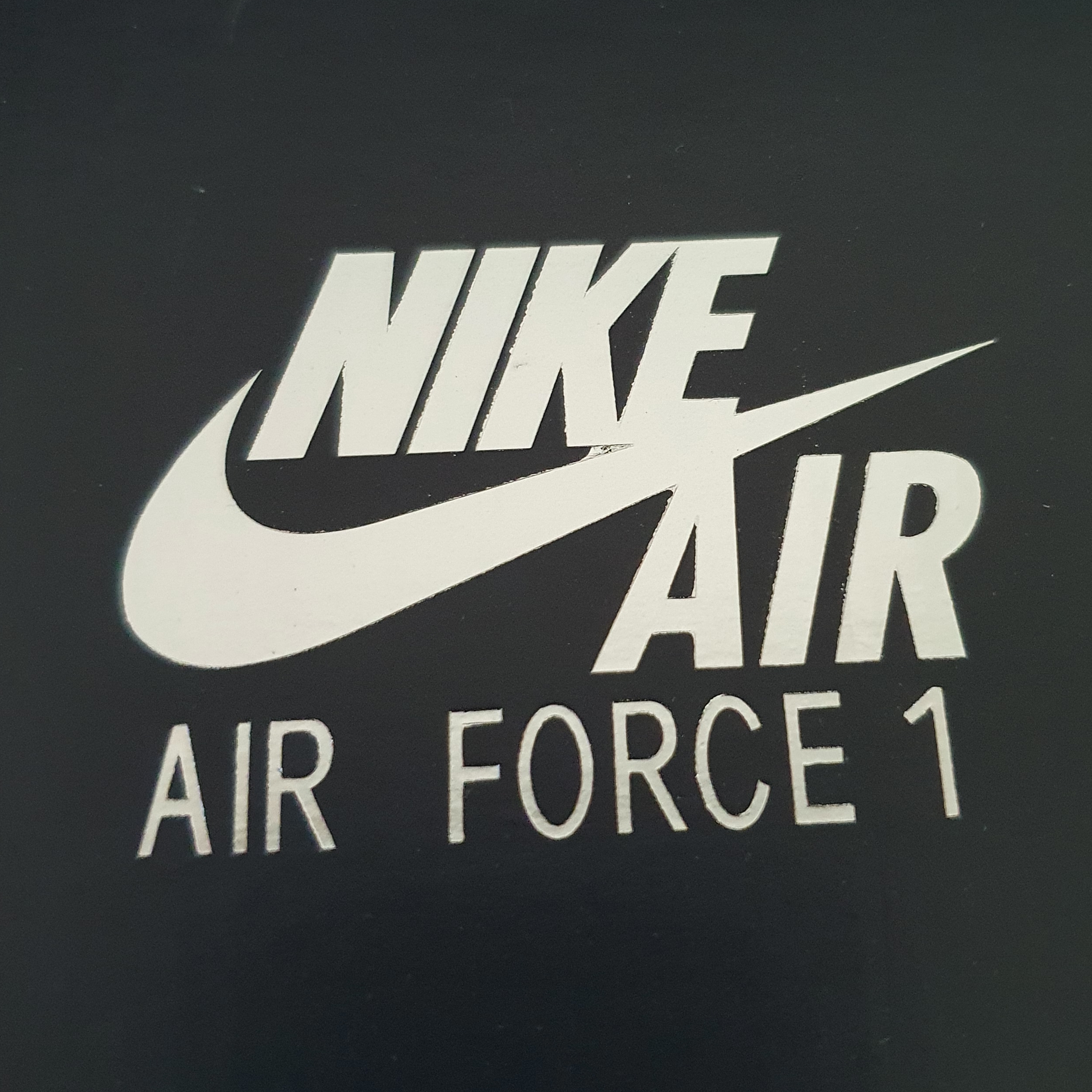Nike Air Force 1 '07 LV8 EMB Black Silver 착용 스타일 - 1