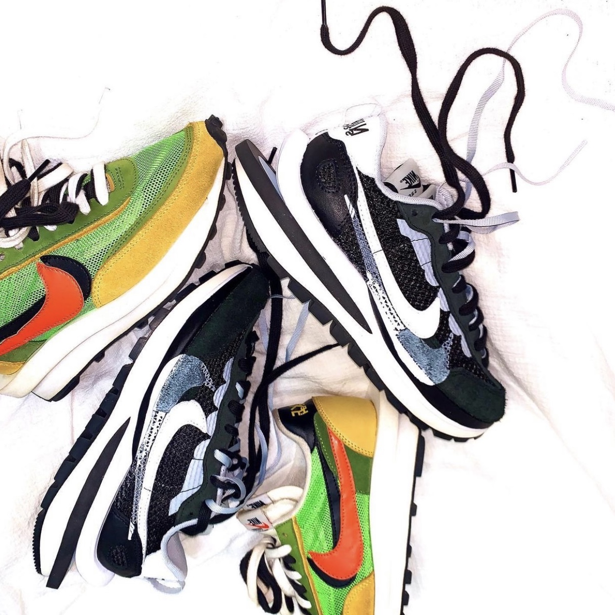 Nike x Sacai LDWaffle Green Multi, Nike x Sacai VaporWaffle Black White ์ฐฉ์ฉ ์คํ์ผ