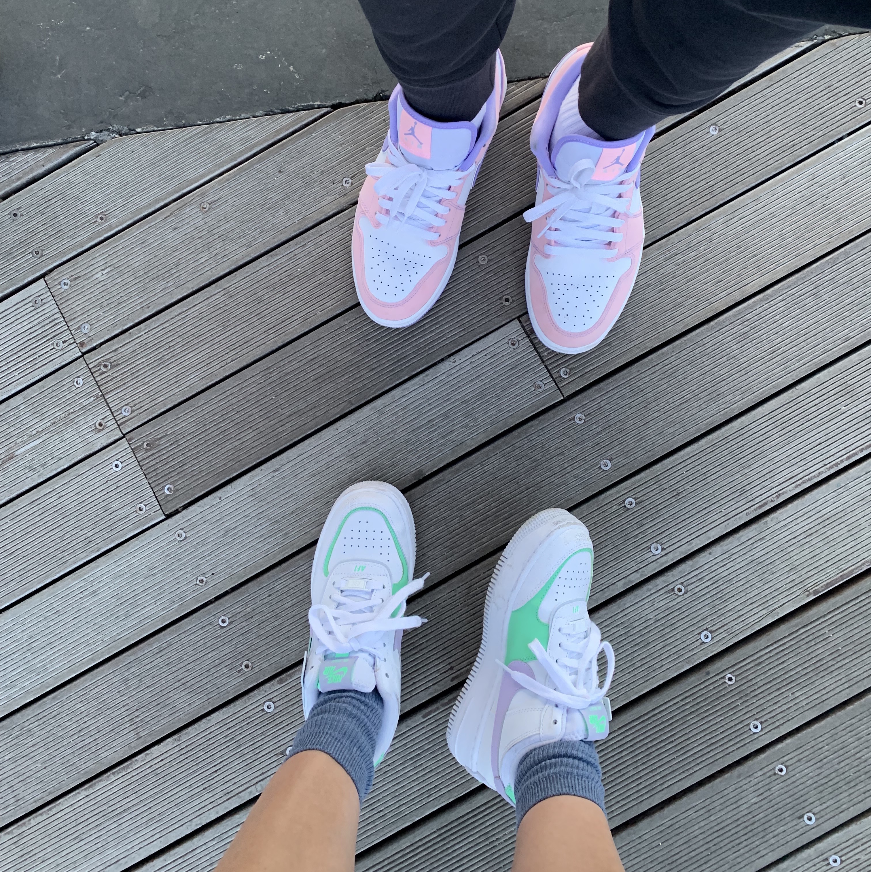 Jordan 1 Low SE Arctic Punch, (W) Nike Air Force 1 Shadow Infinite Lilac 착용 스타일