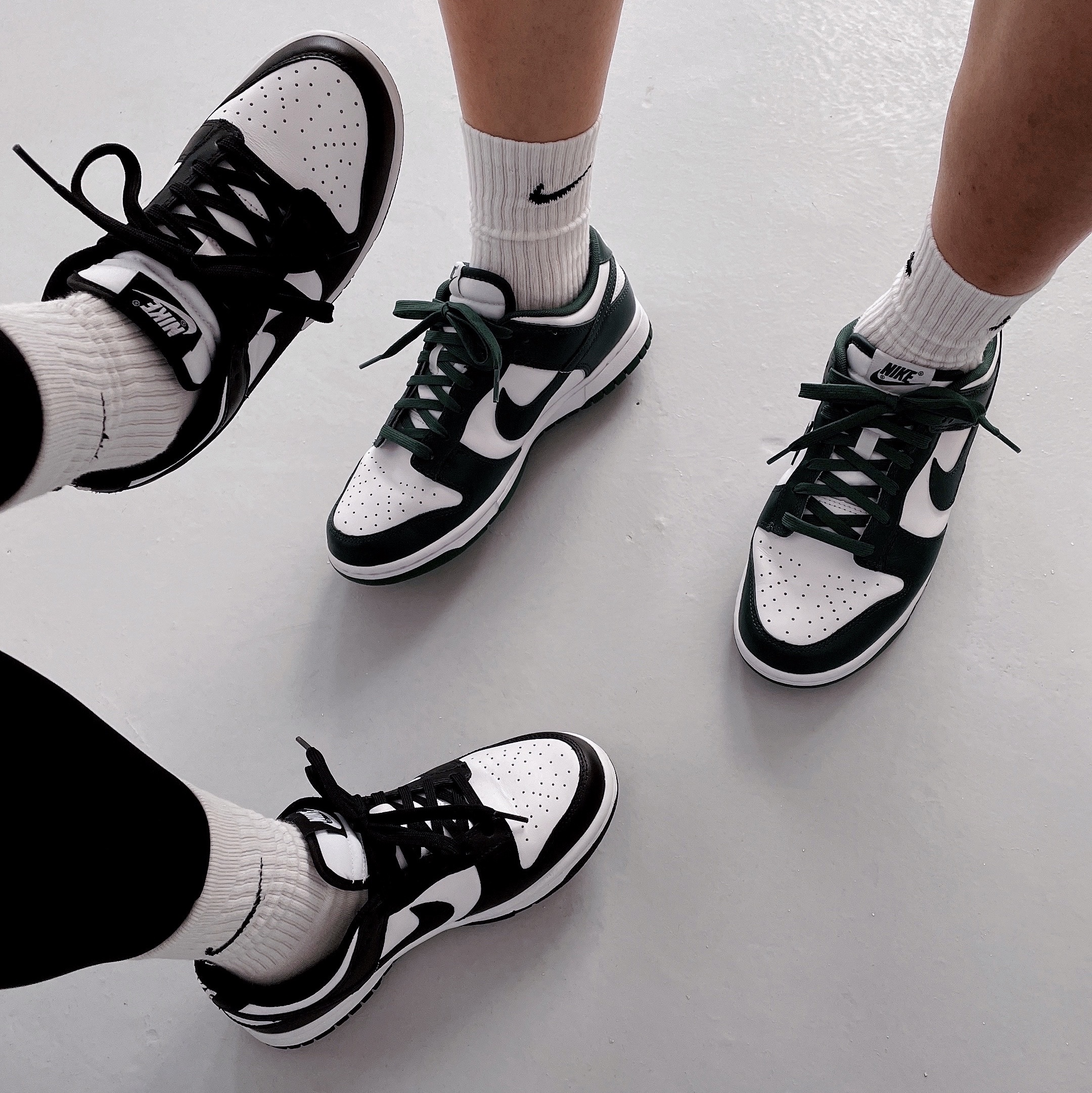 (W) Nike Dunk Low Black, Nike Dunk Low Retro Varsity Green 착용 스타일