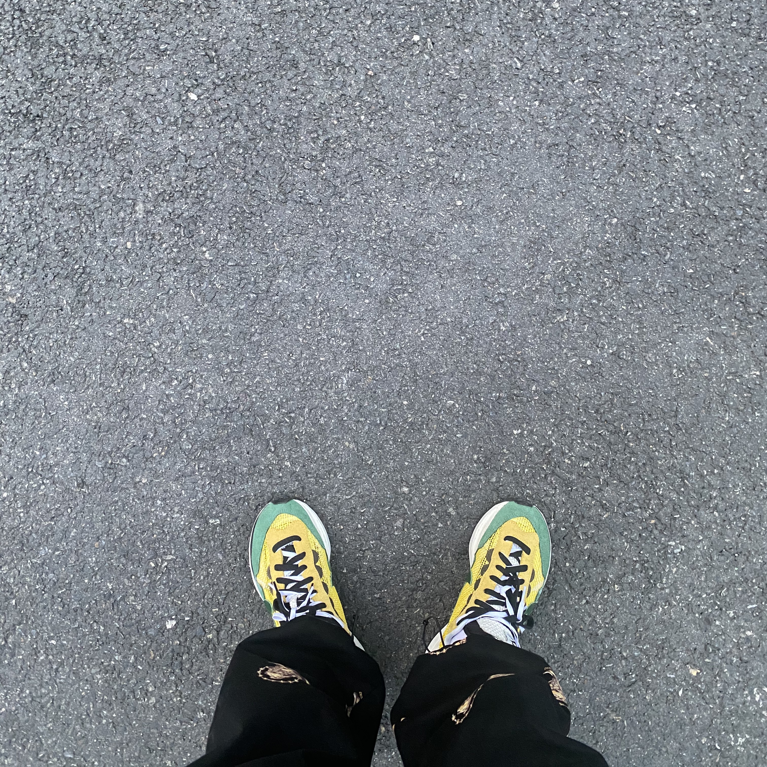 Nike x Sacai VaporWaffle Tour Yellow & Gorge Green Sail 착용 스타일