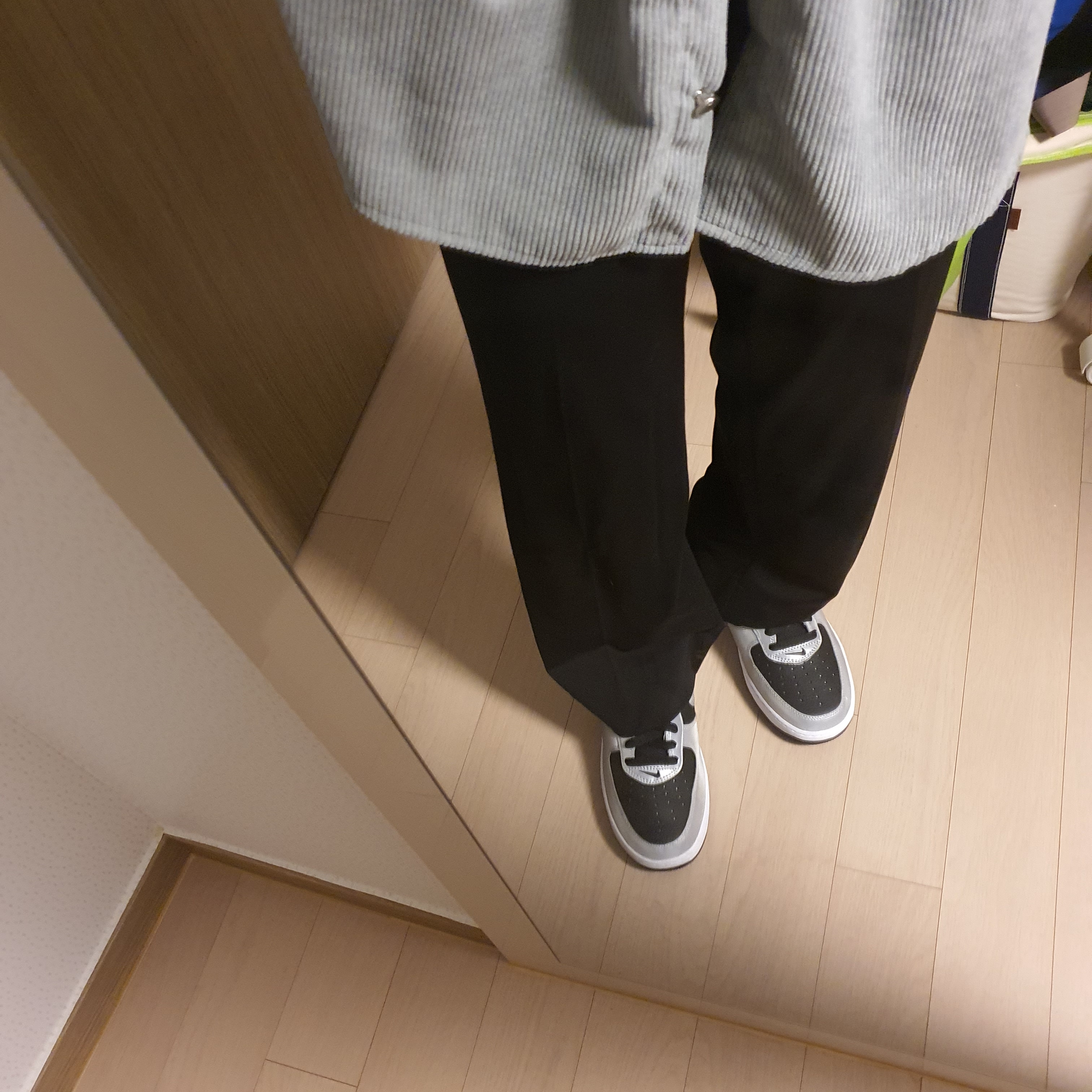 Nike Air Force 1 B Silver Snake 착용 스타일 - 2