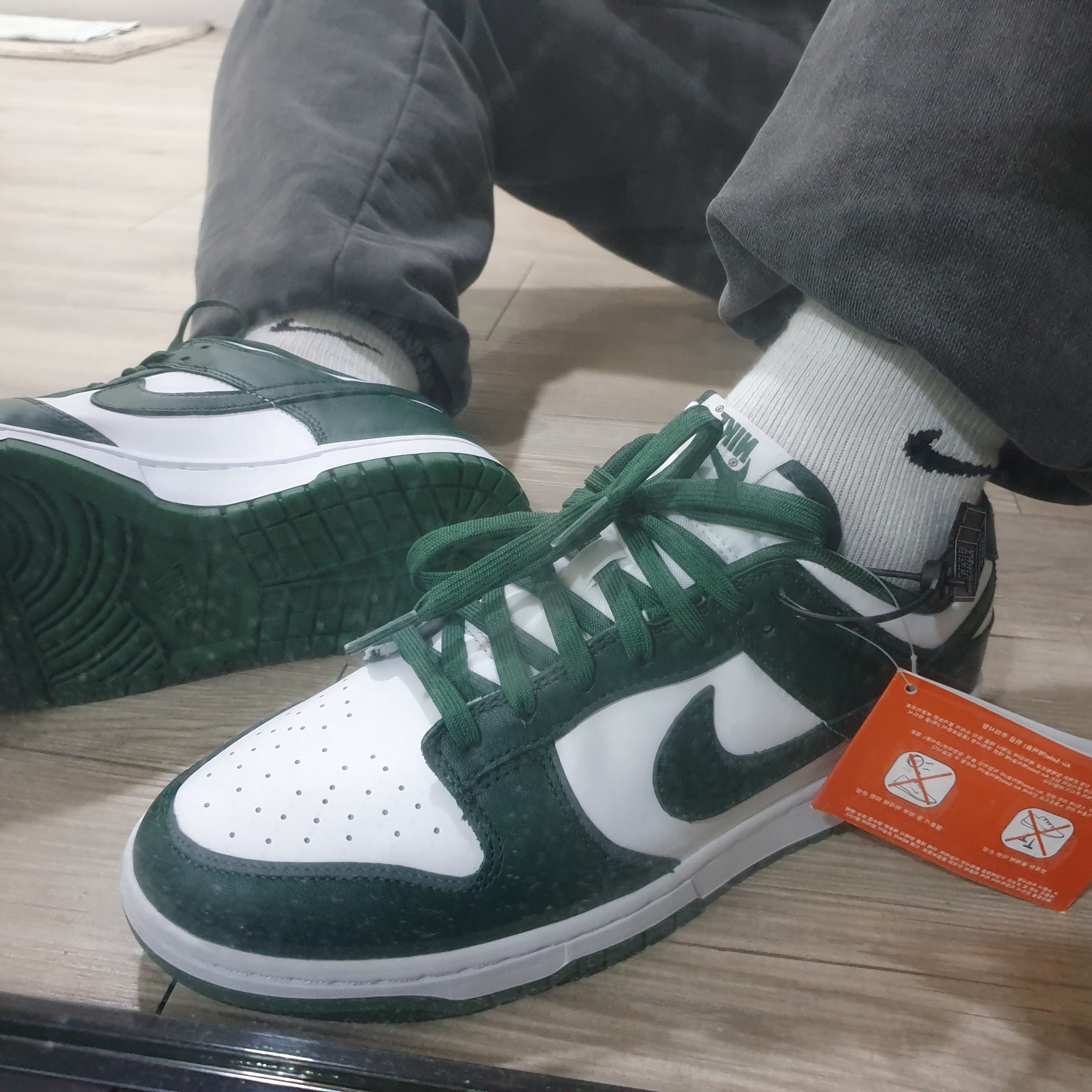 Nike Dunk Low Retro Varsity Green 착용 스타일 - 2