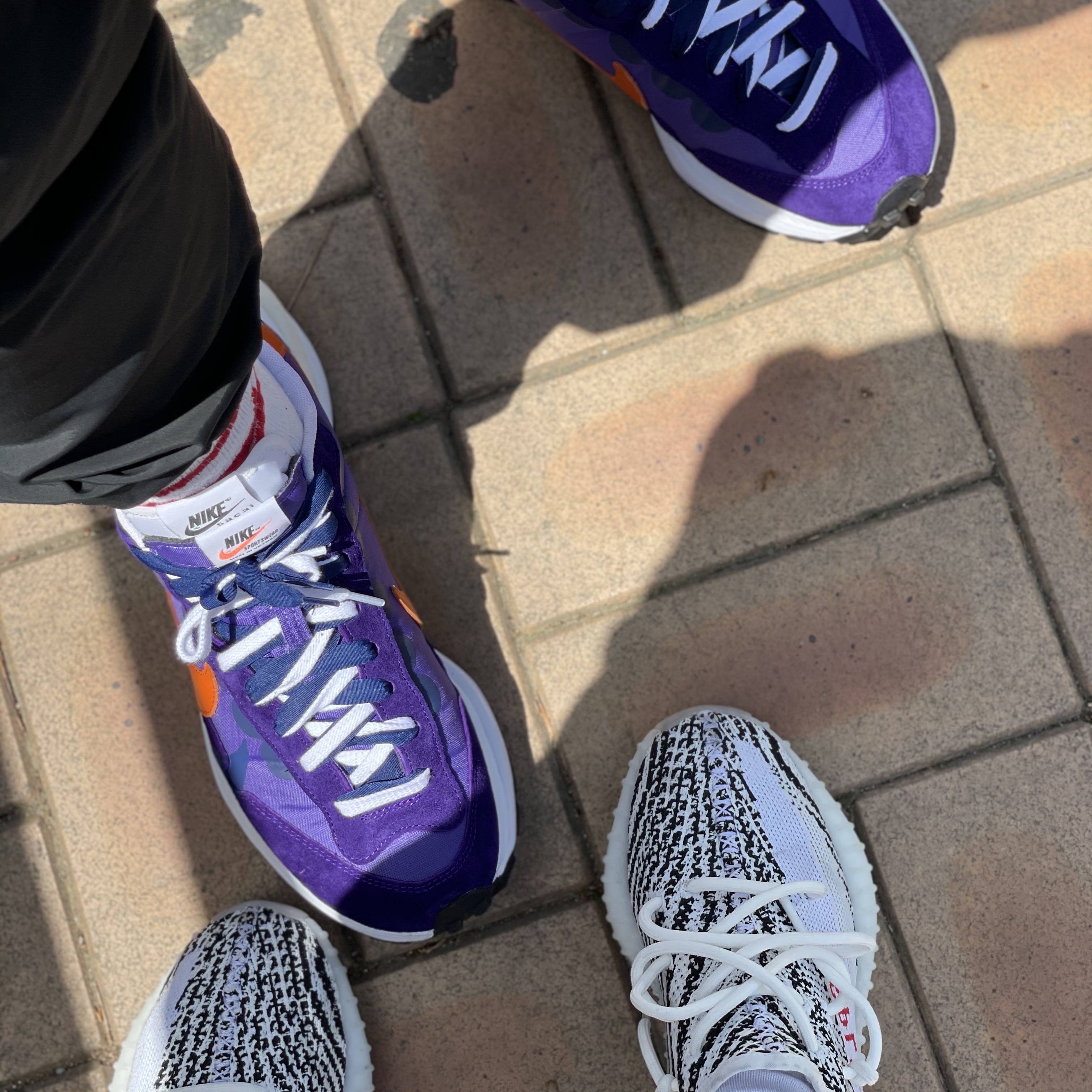 Nike x Sacai VaporWaffle Dark Iris, Adidas Yeezy Boost 350 V2 Zebra 2017/2019/2020 착용 스타일 - 1