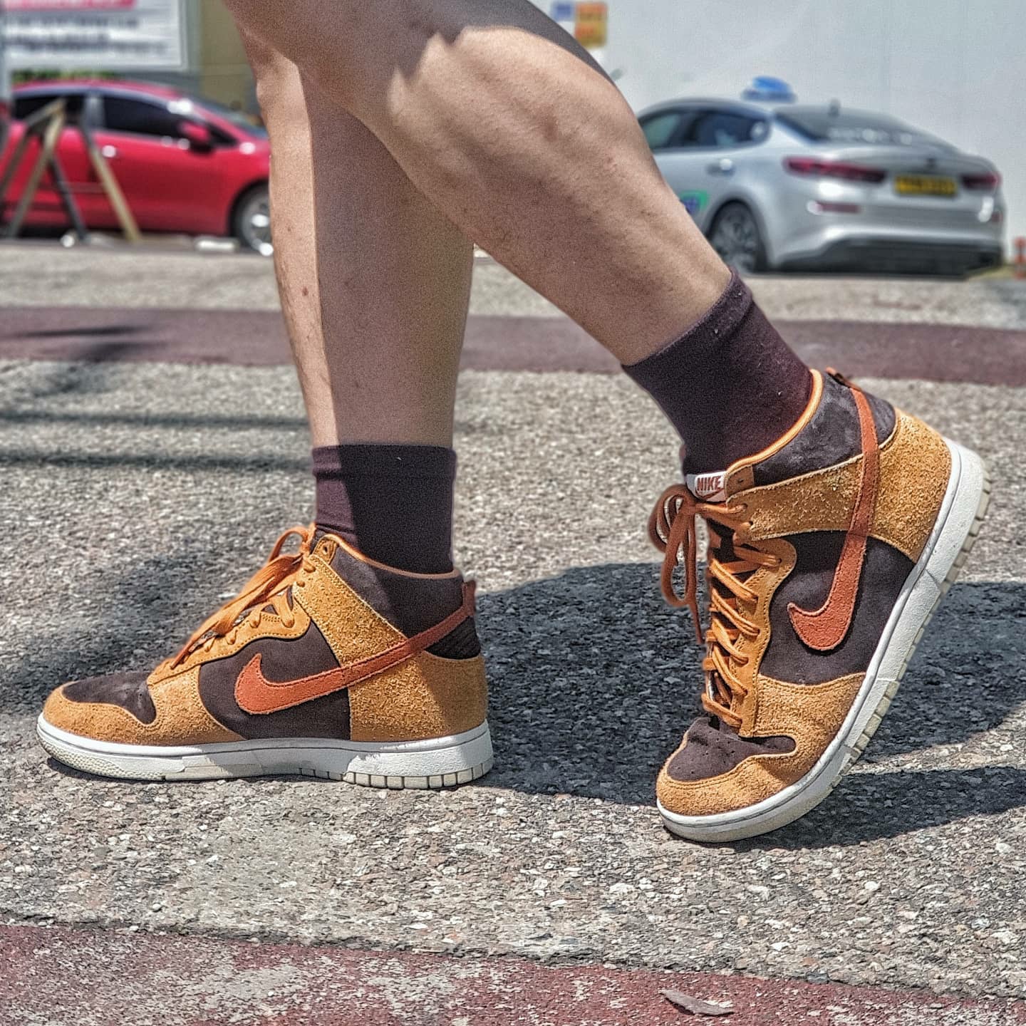 Nike Dunk High Retro PRM Dark Curry 착용 스타일 - 2